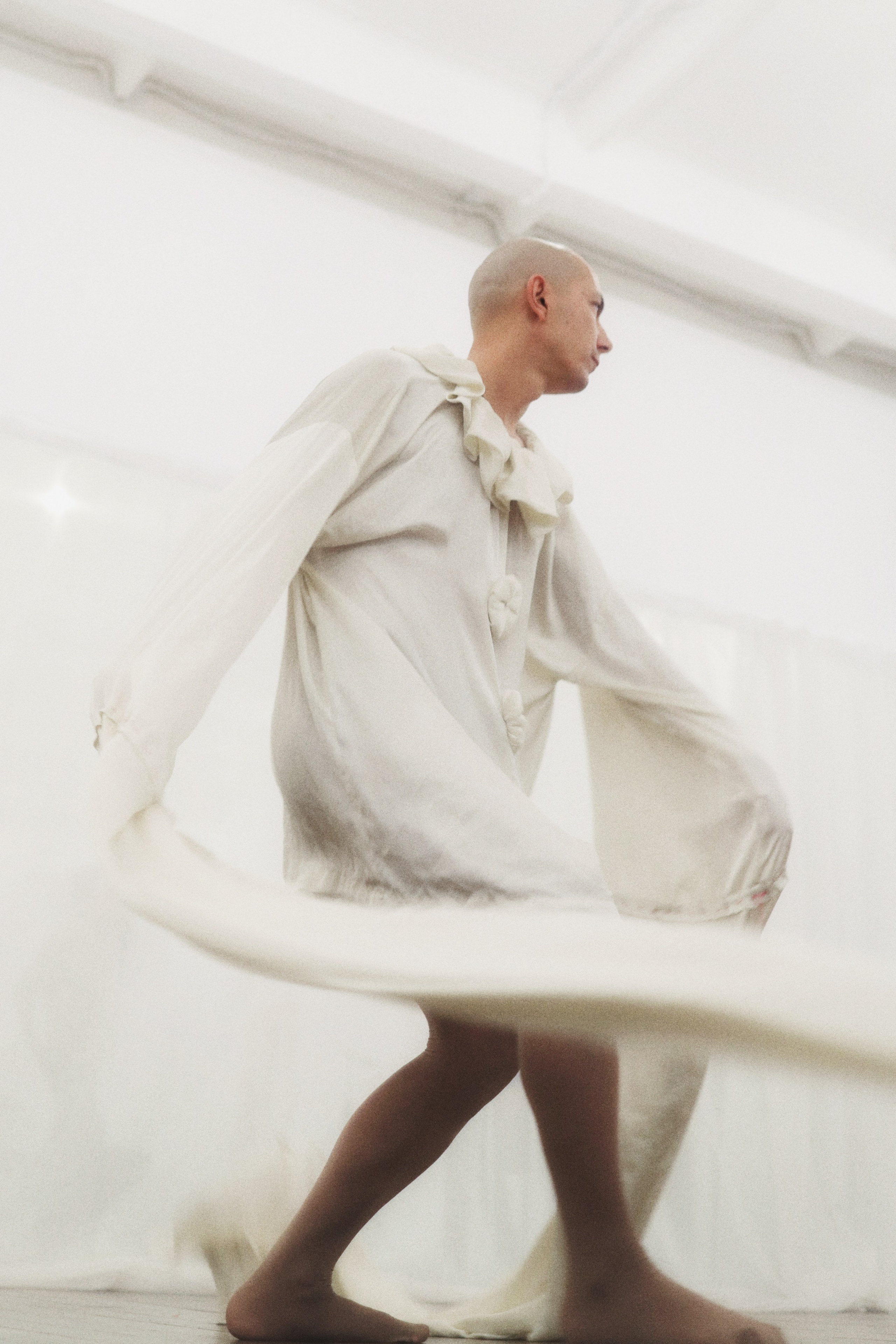 Pavel Alekhin, Clown-mime / Saint-Petersburg 2024. POLINA MÔMOT