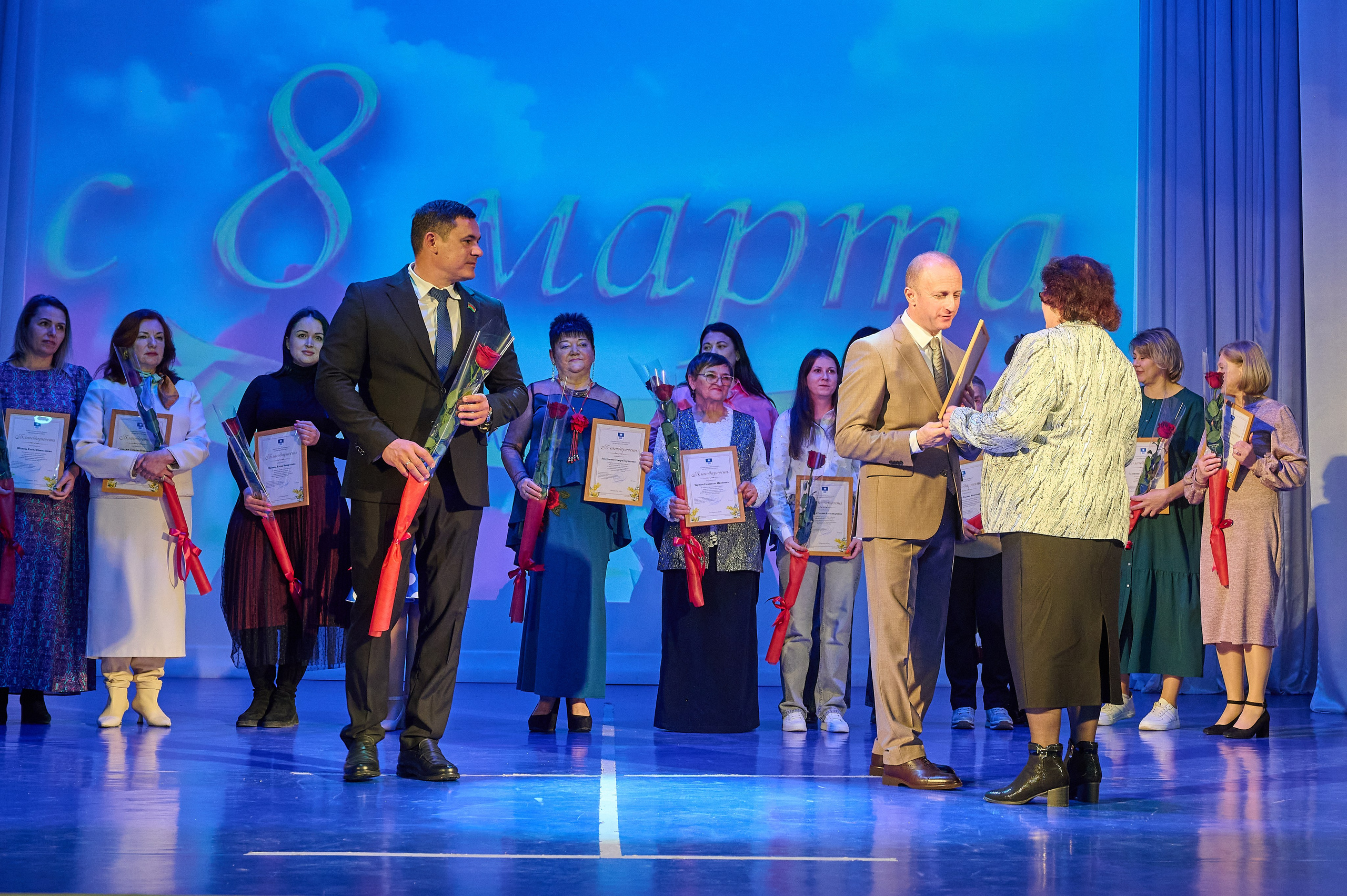 8 марта Марьина роща. Жизнь курорта Кабардинка в фотографиях