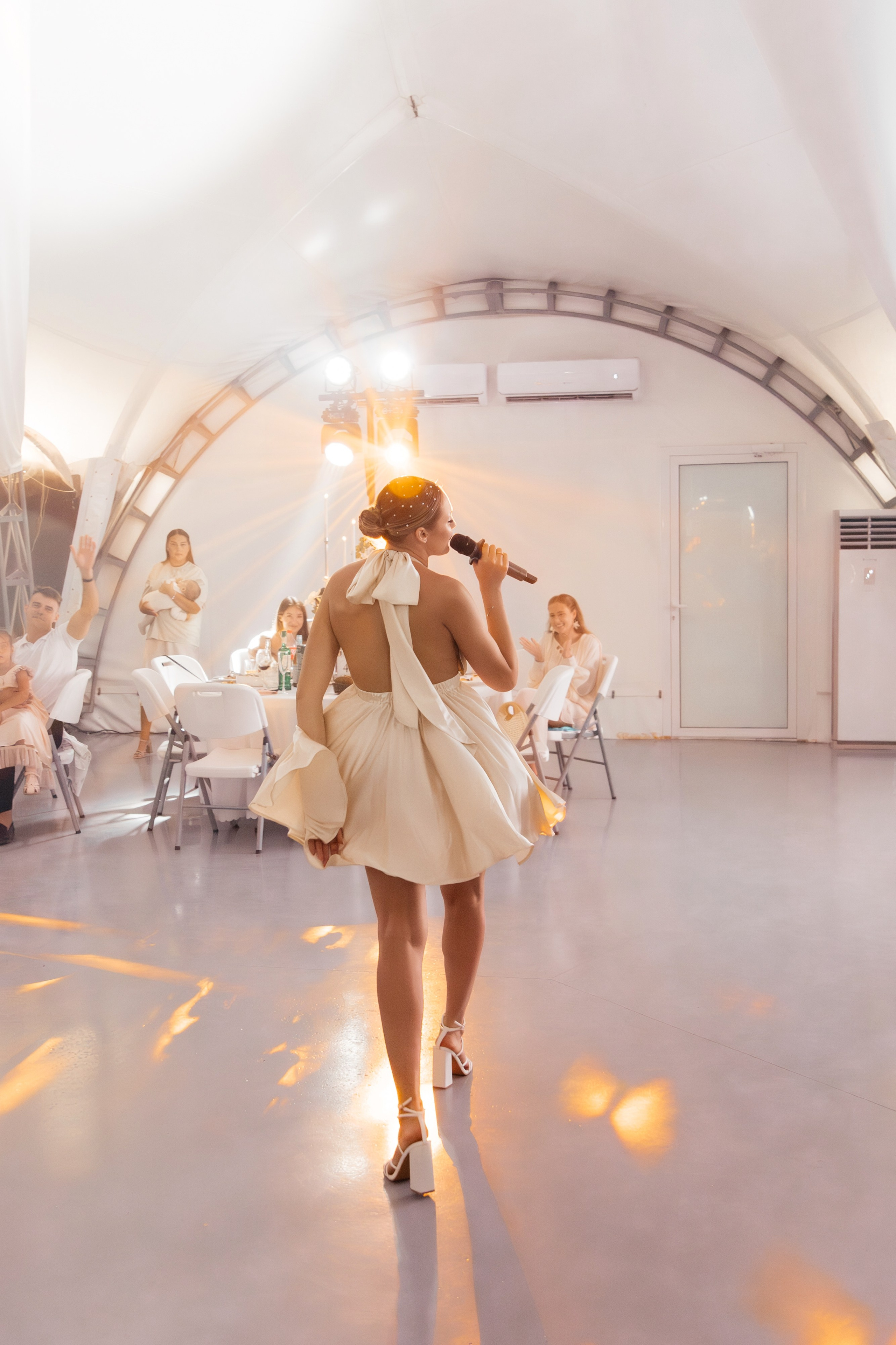 Я создаю профессиональные фотографии, которые сохраняют эмоции, детали и атмосферу вашего праздника. Свадебный фотограф во Владивостоке