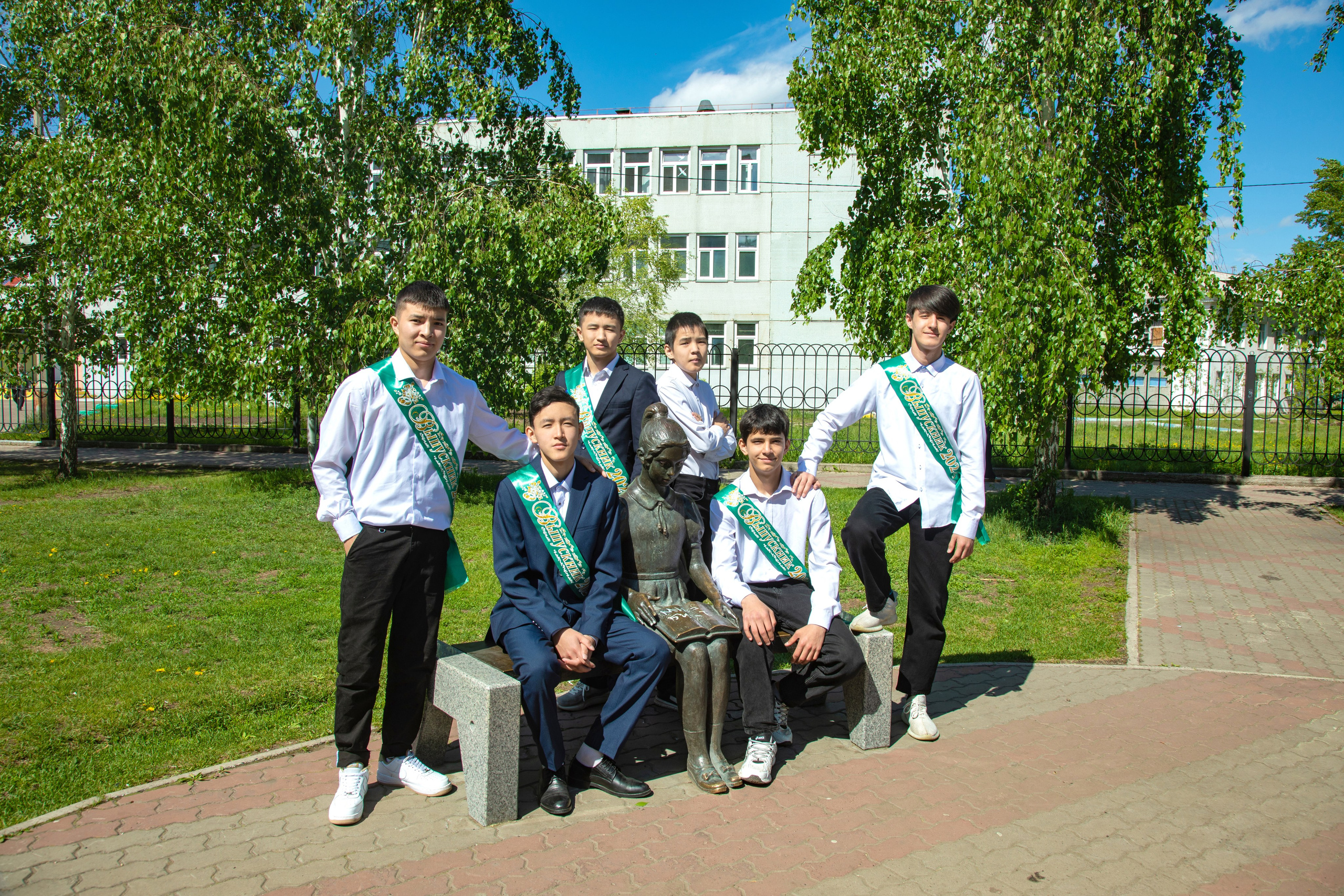 Выпускные альбомы в Красноярске. Студия Колибри