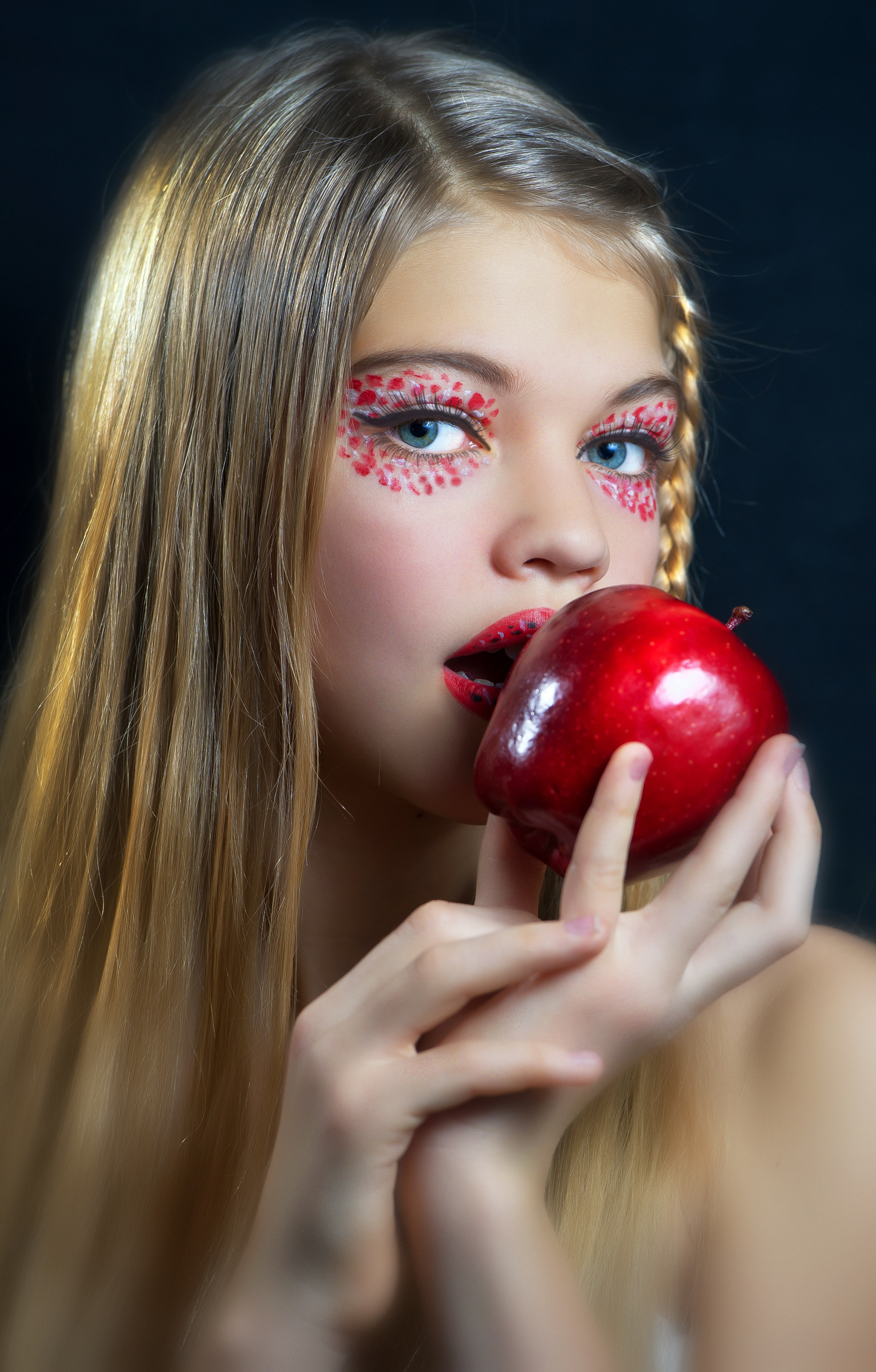 Портретная фотосъемка в студии и на улице. Выпускные альбомы. Частные съемки