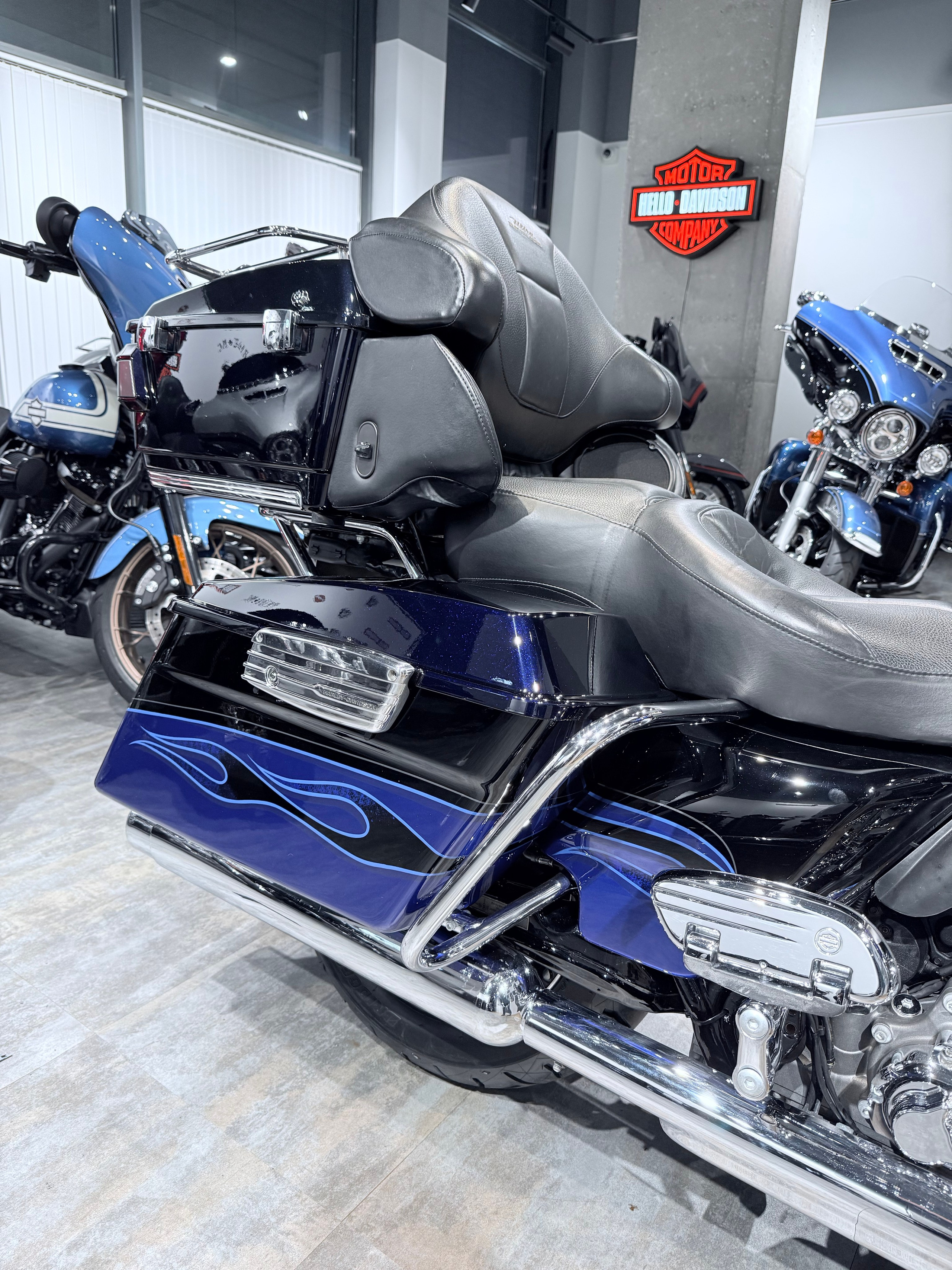 CVO Limited (Twilight Blue Candy). Hello Davidson, Москва. Только хорошие мотоциклы…