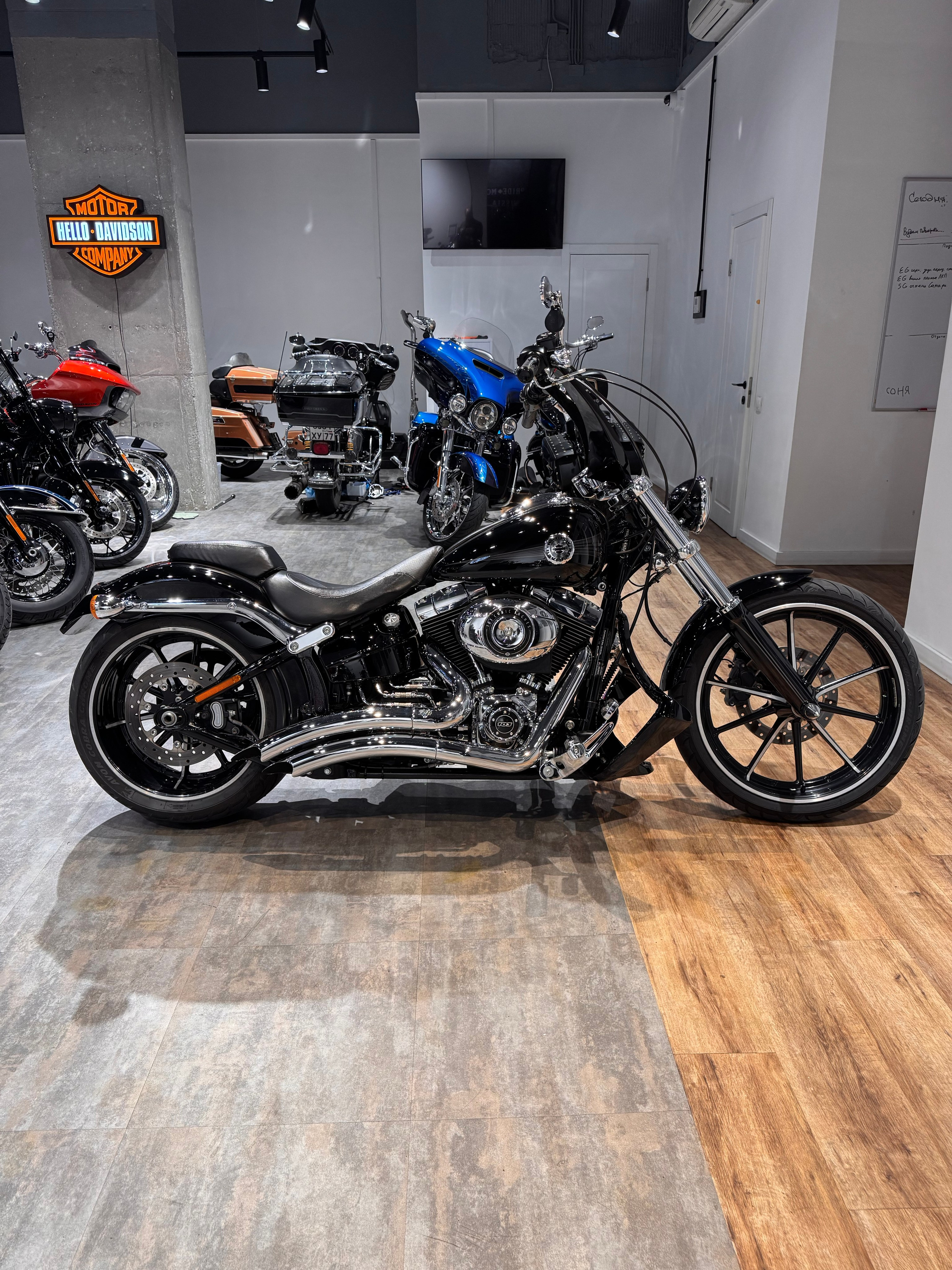 Harley Davidson 2014 Breakout Black Mantis — купить мотоцикл. Hello Davidson, Москва. Только хорошие мотоциклы…