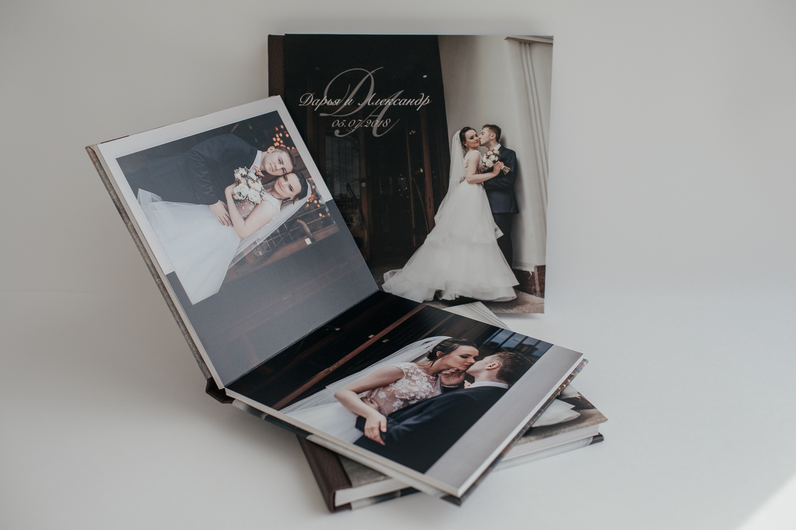 Альбом с примерами свадебных книг. Свадебный фотограф в Санкт-Петербурге Волощук Евгений