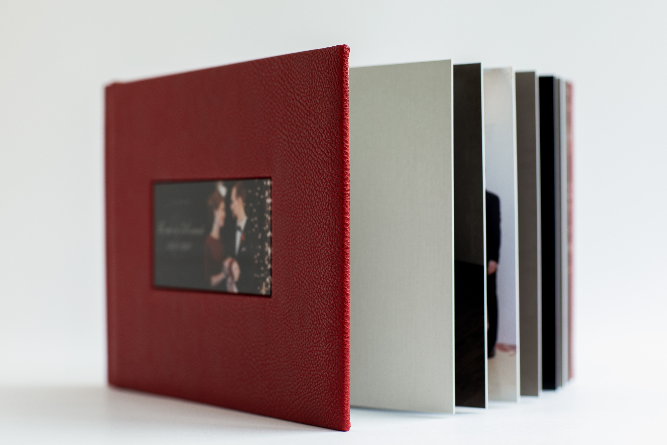 Альбом с примерами свадебных книг. Свадебный фотограф в Санкт-Петербурге Волощук Евгений