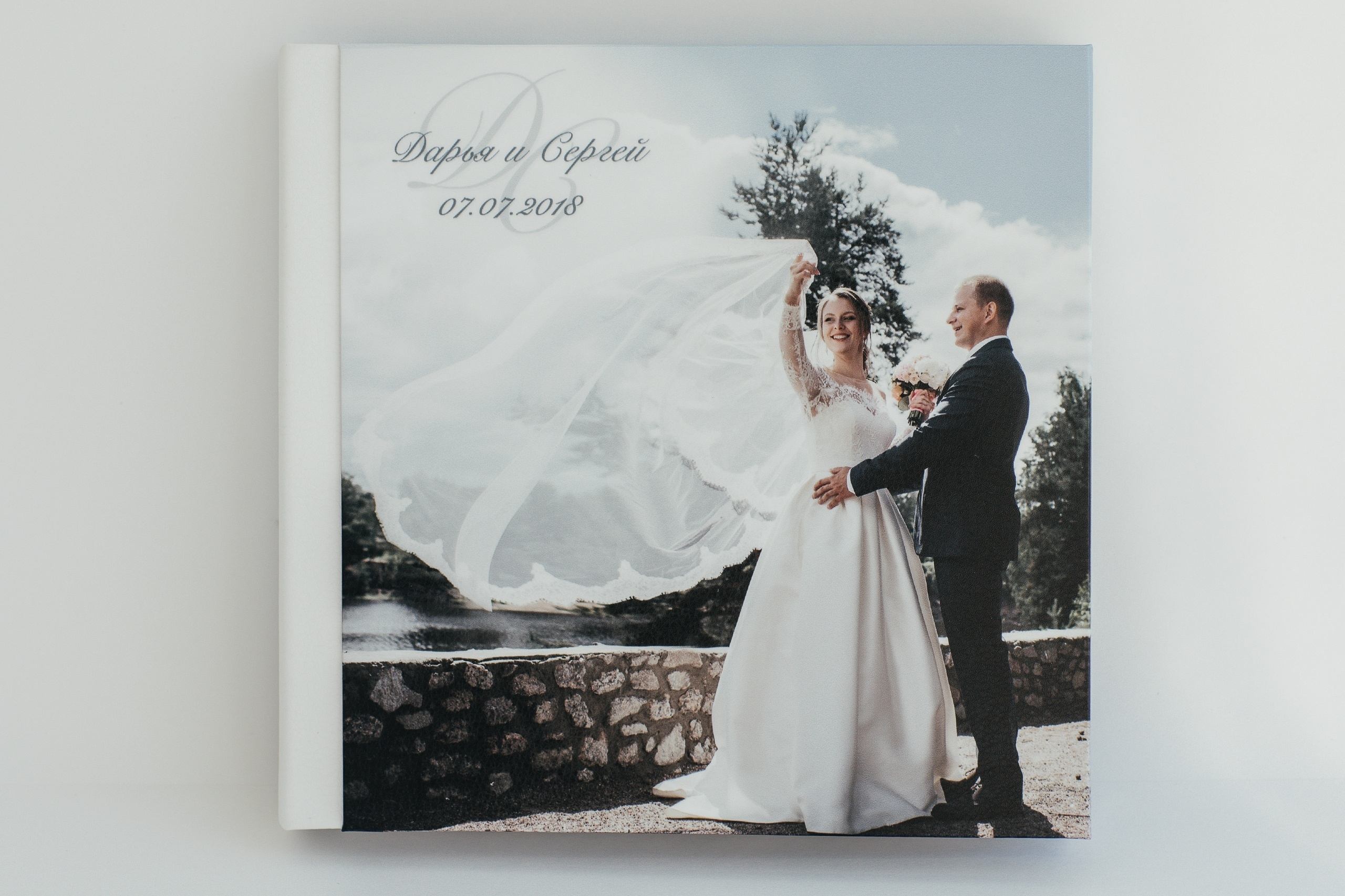Альбом с примерами свадебных книг. Свадебный фотограф в Санкт-Петербурге Волощук Евгений