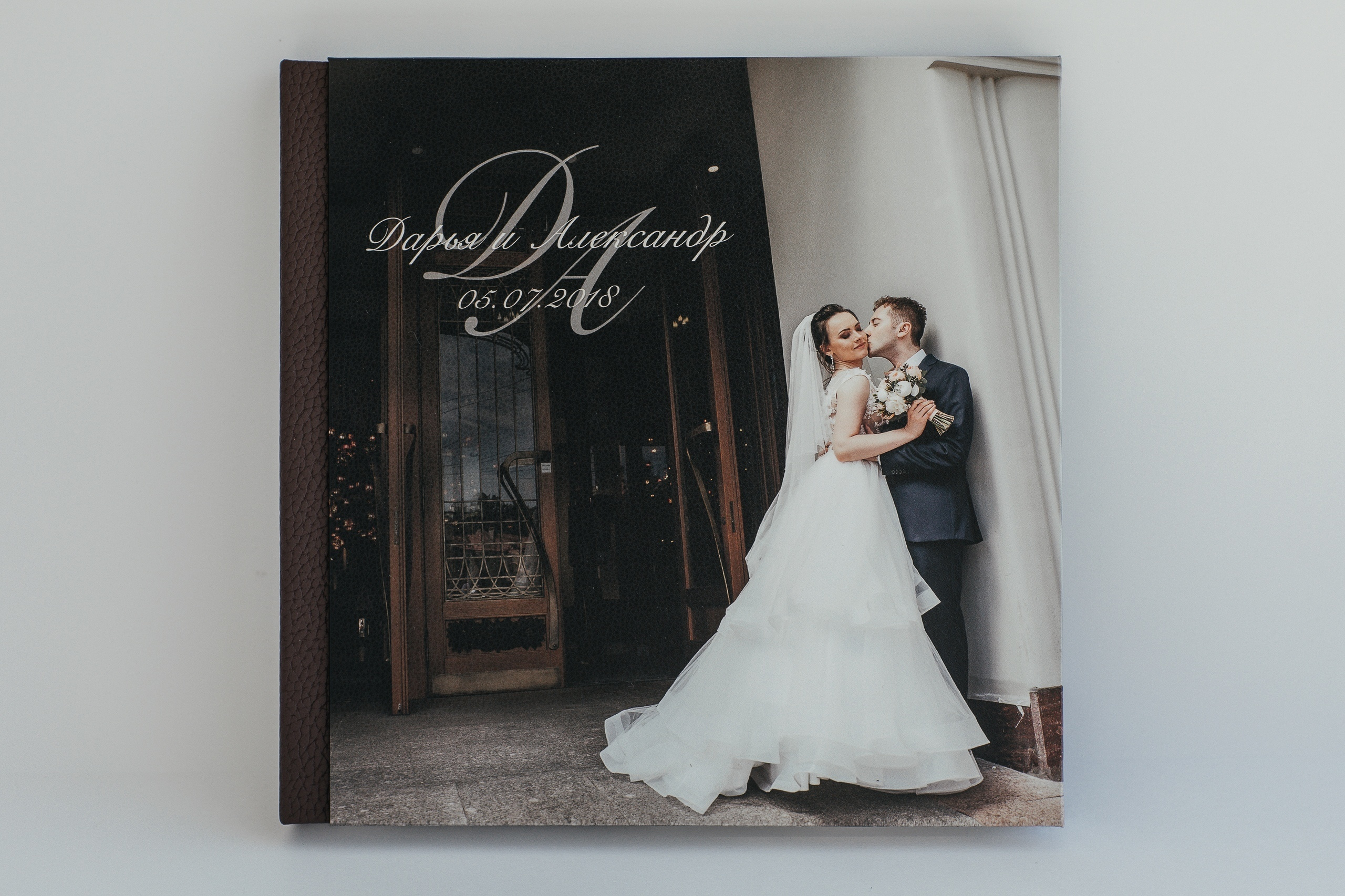 Альбом с примерами свадебных книг. Свадебный фотограф в Санкт-Петербурге Волощук Евгений