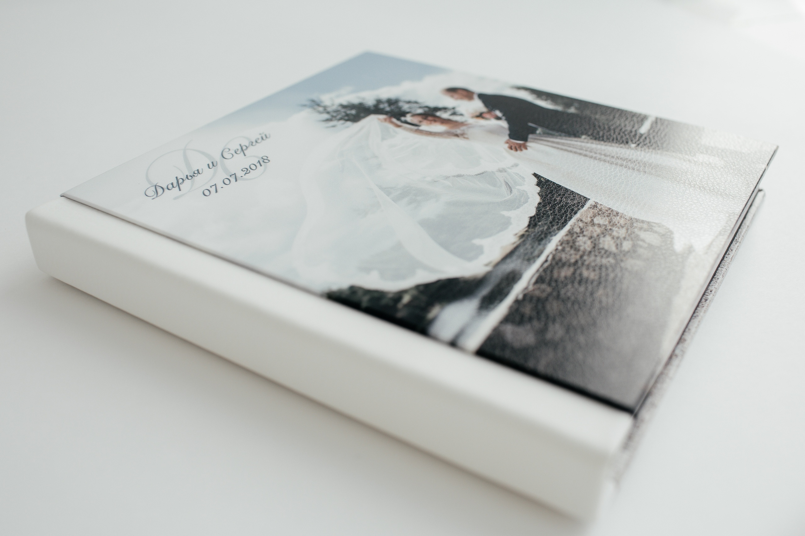 Альбом с примерами свадебных книг. Свадебный фотограф в Санкт-Петербурге Волощук Евгений