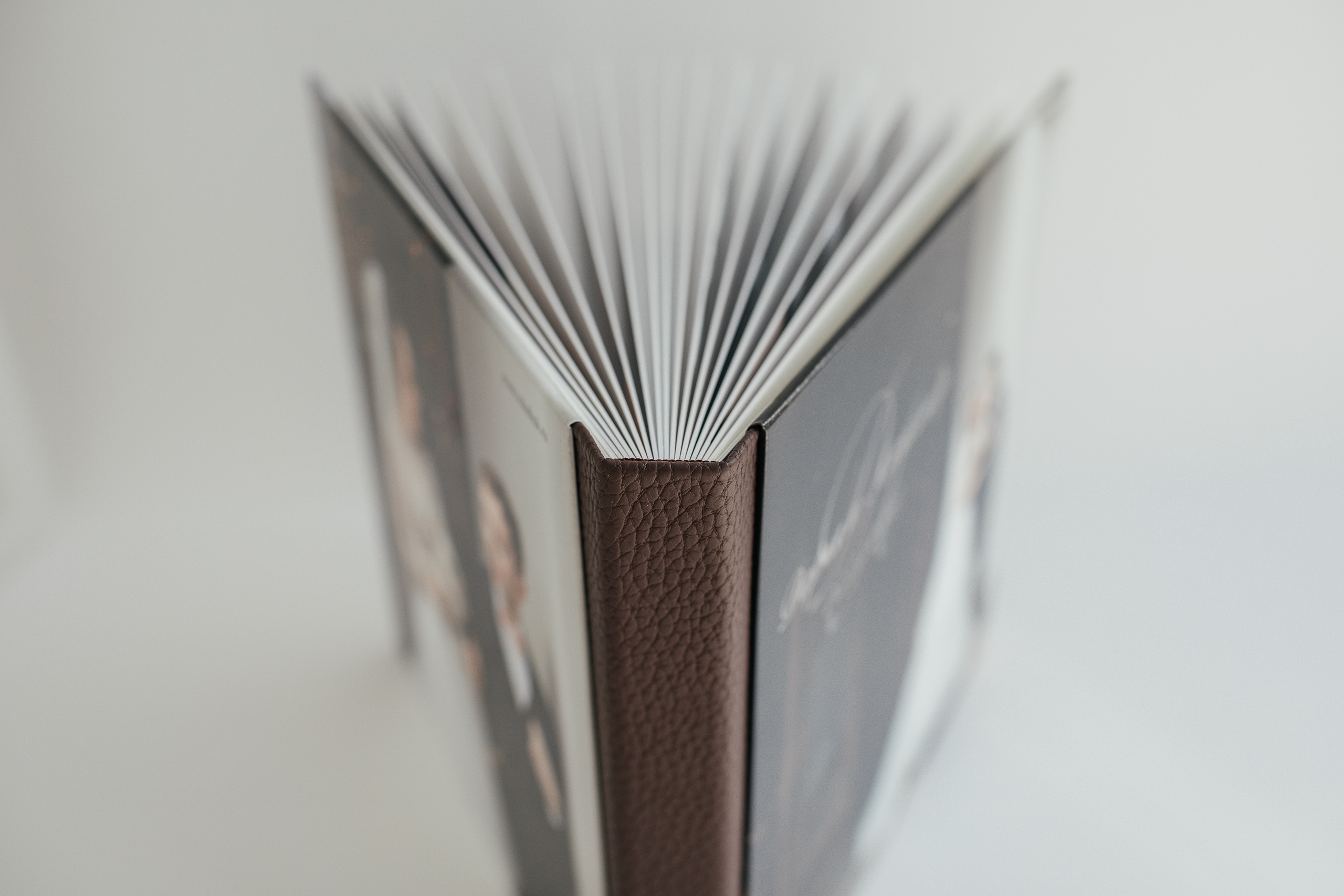 Альбом с примерами свадебных книг. Свадебный фотограф в Санкт-Петербурге Волощук Евгений