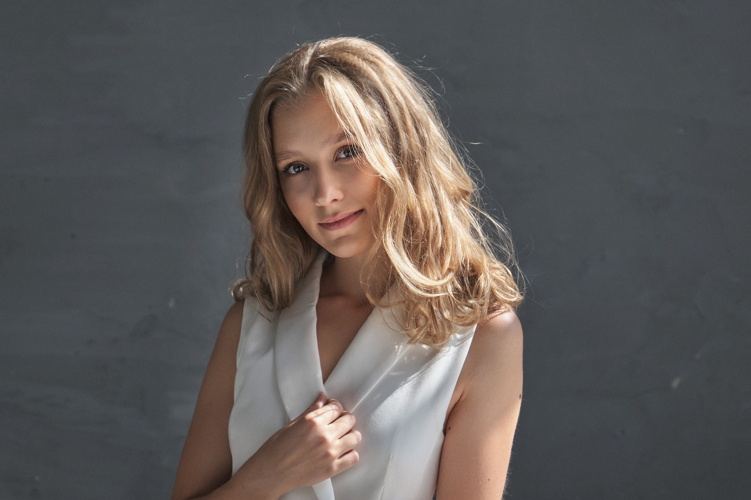 Фотосессия девушки в Самаре с макияжем и одеждой