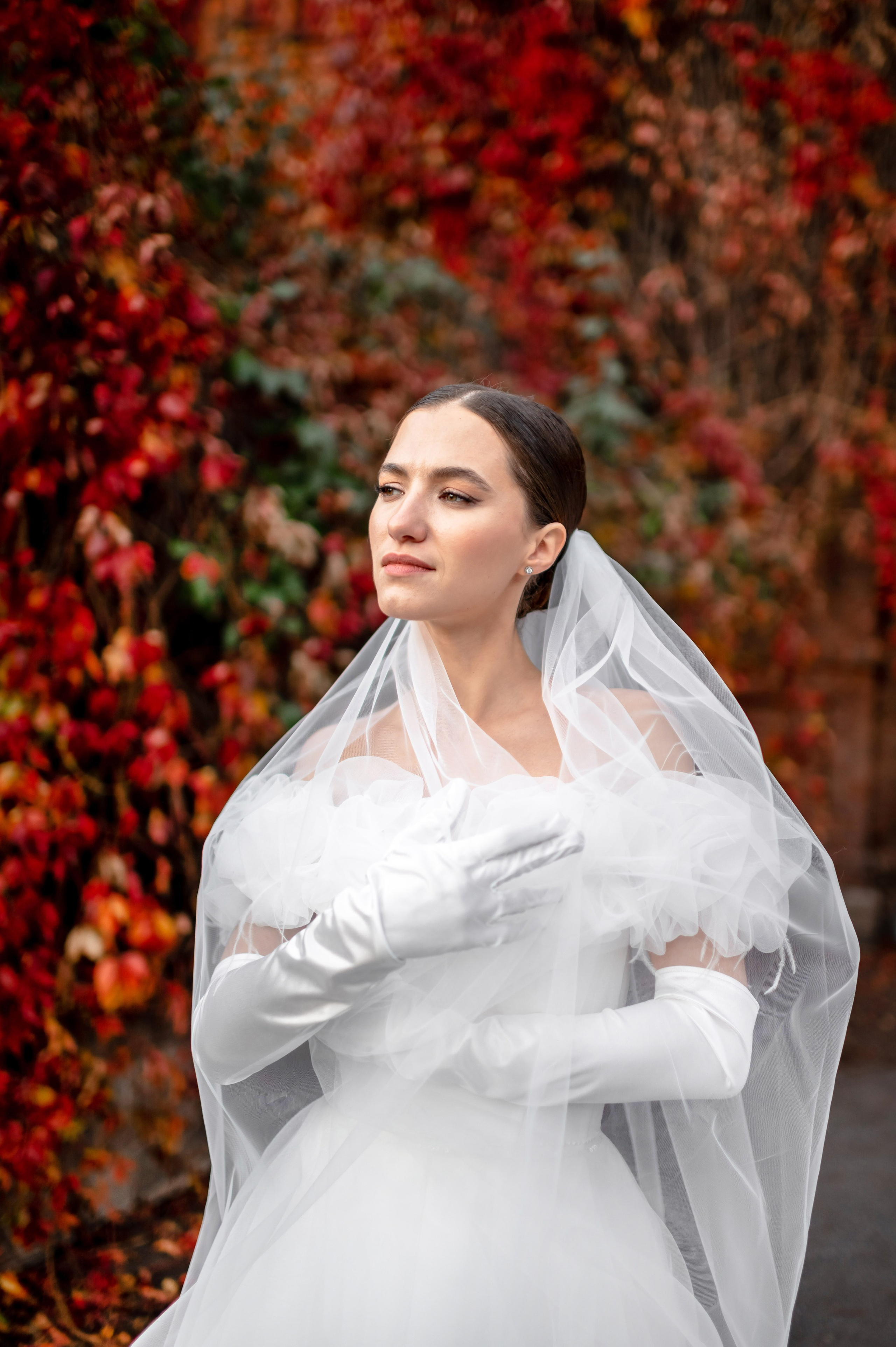 Осенняя великолепная свадебная прогулка жениха и невесты в октябре в Санкт-Петербурге в Михайловском парке и у Атлантов на Миллионной улице. Портретный, семейный и свадебный фотограф в Санкт-Петербурге и в Пушкине Ширяев Денис