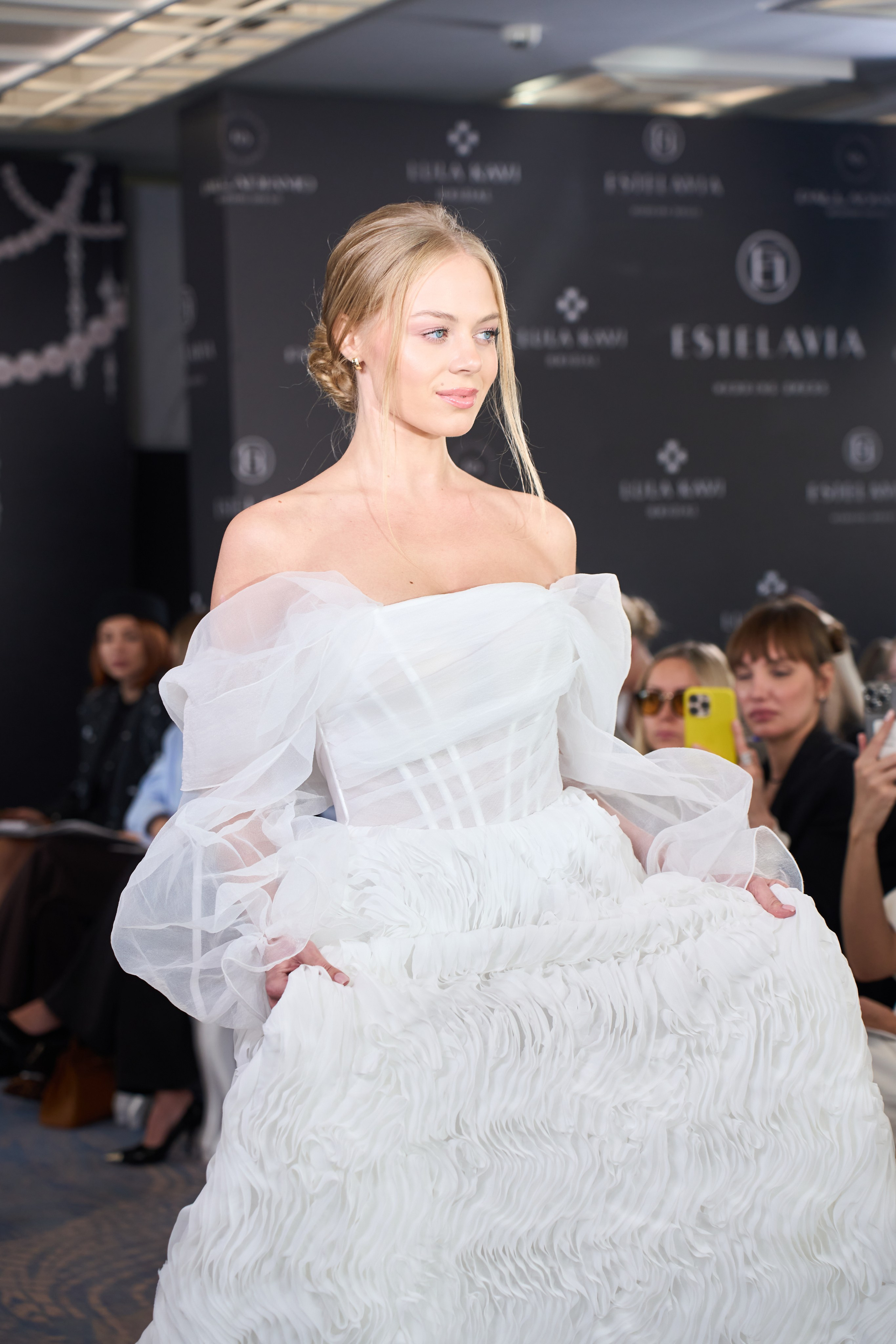 Репортажный фотограф. Показ свадебных платьев в Москве. Репортажный фотограф в Москве Вадим Галанин