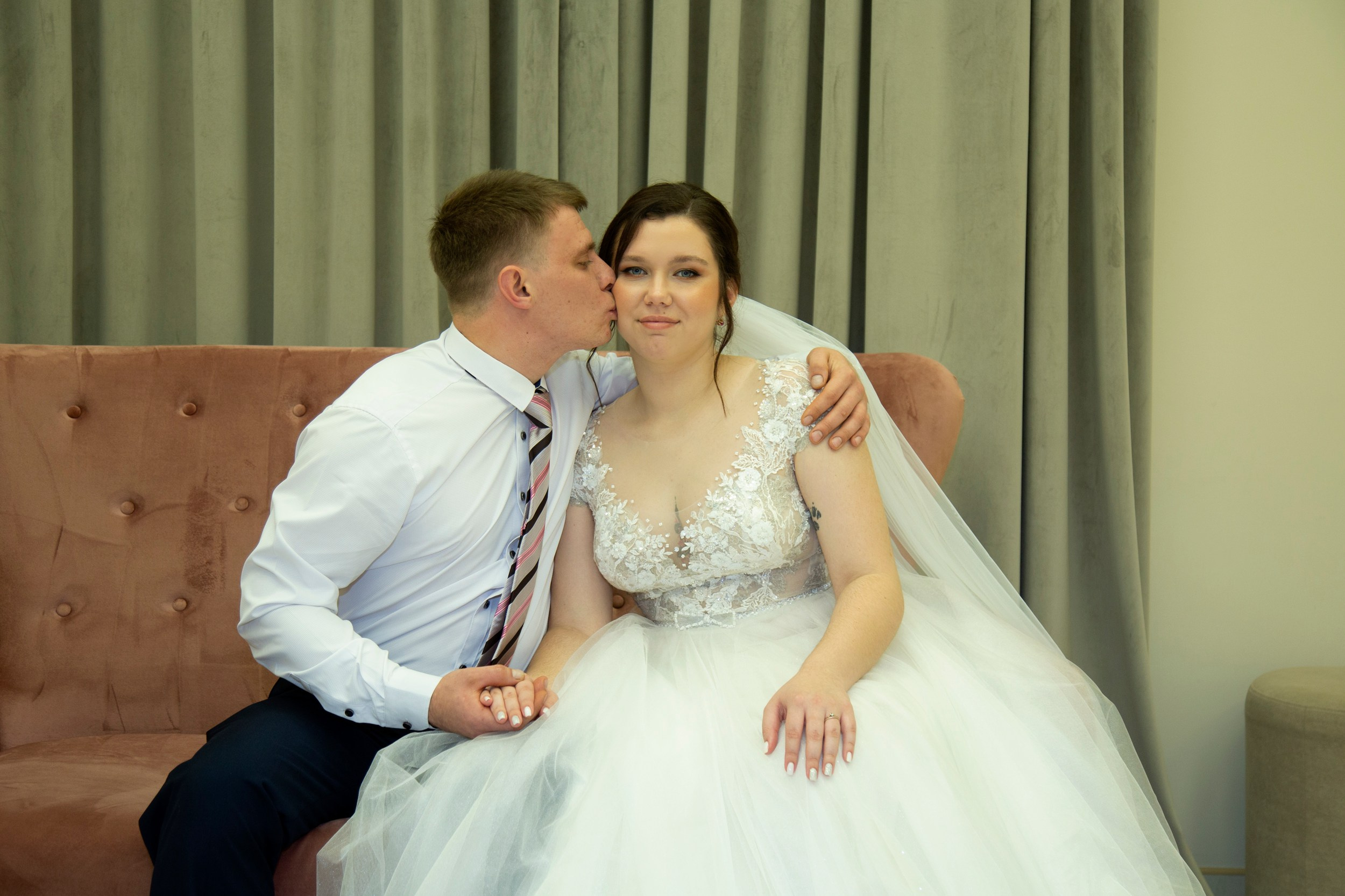 Свадебная фотосессия Андрея и Алины в Савеловском ЗАГСе. Фотосессия в студии в Москве от профессионального фотографа услуги по доступным ценам