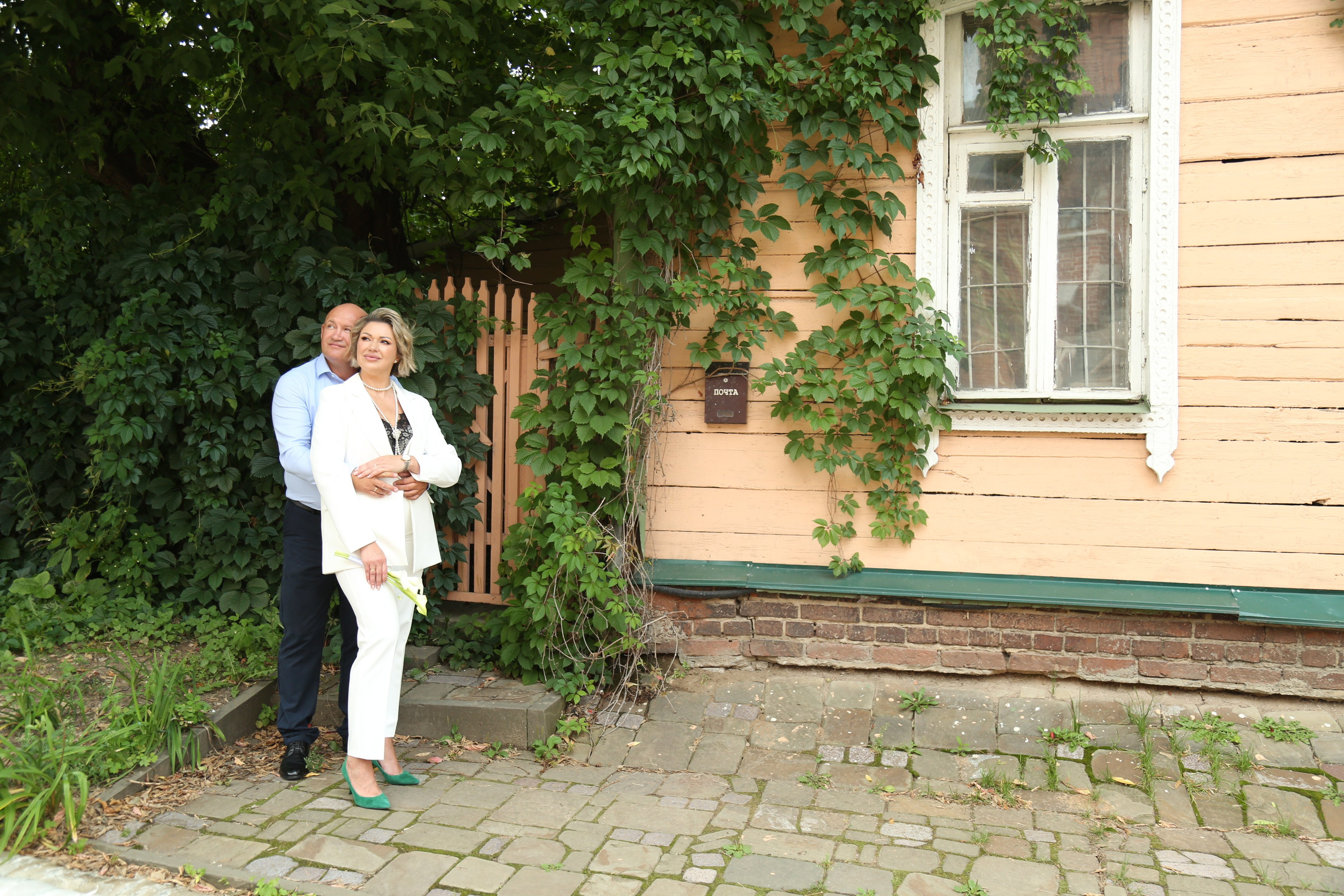 ЗАГСе Храма Матроны Московской свадебная фотосессия. Фотосессия в студии в Москве от профессионального фотографа услуги по доступным ценам