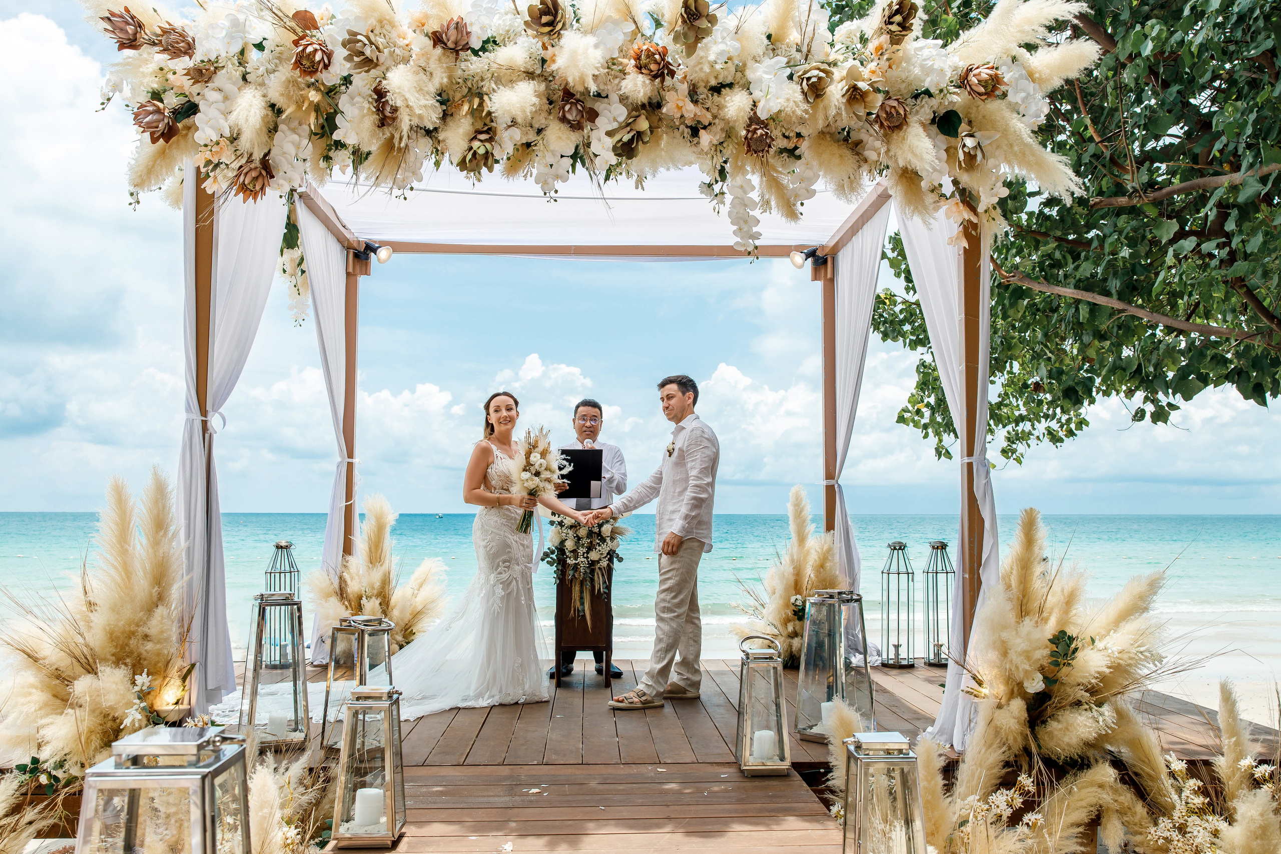 Dom & Vicky |Paradee Resort Koh Samet. Photographer in Phuket. Photographer Thailand