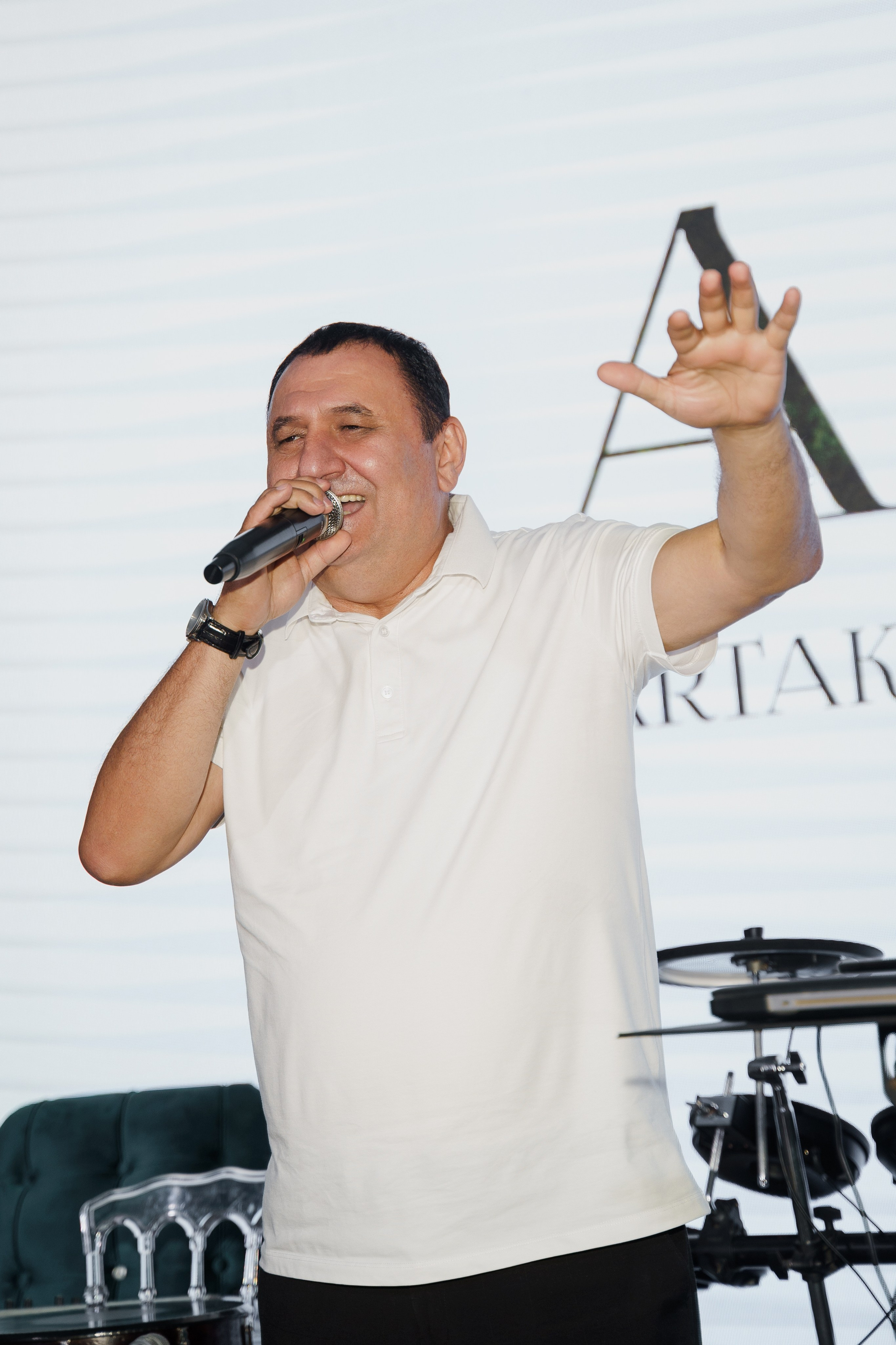 Сватовство в Краснодаре от лучших свадебных фотографов и операторов ТВИНС СТУДИО. ТВИНС СТУДИО — лучшие свадебные фотографы и видеографы в Краснодаре