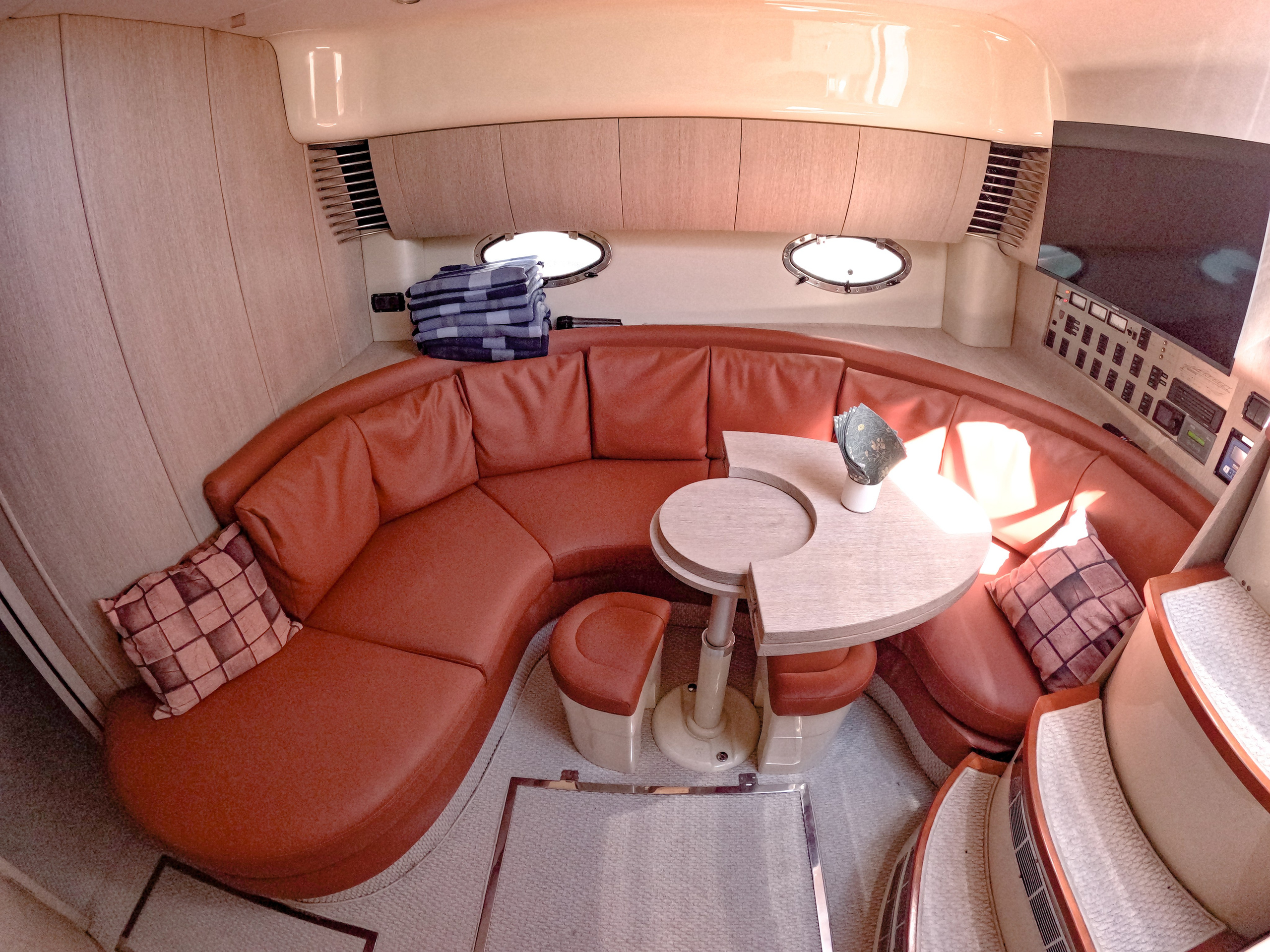 Катер Миура Аренда Яхты в Сочи Яхтанаморе YACHTNAMORE YACHTANAMORE