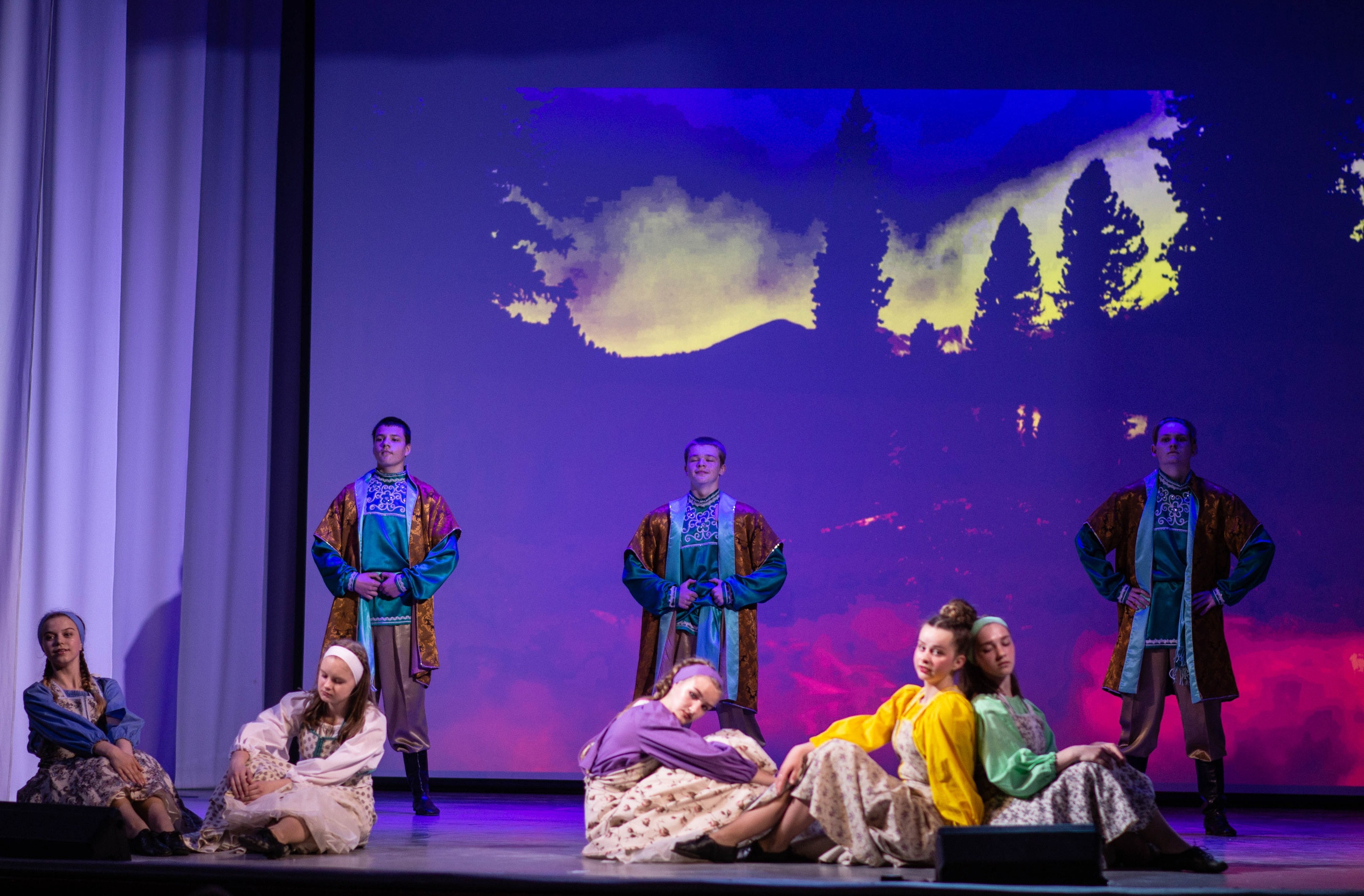 НАРОДНЫЙ АНСАМБЛЬ ТАНЦА. Дворец Культуры г. Заволжья