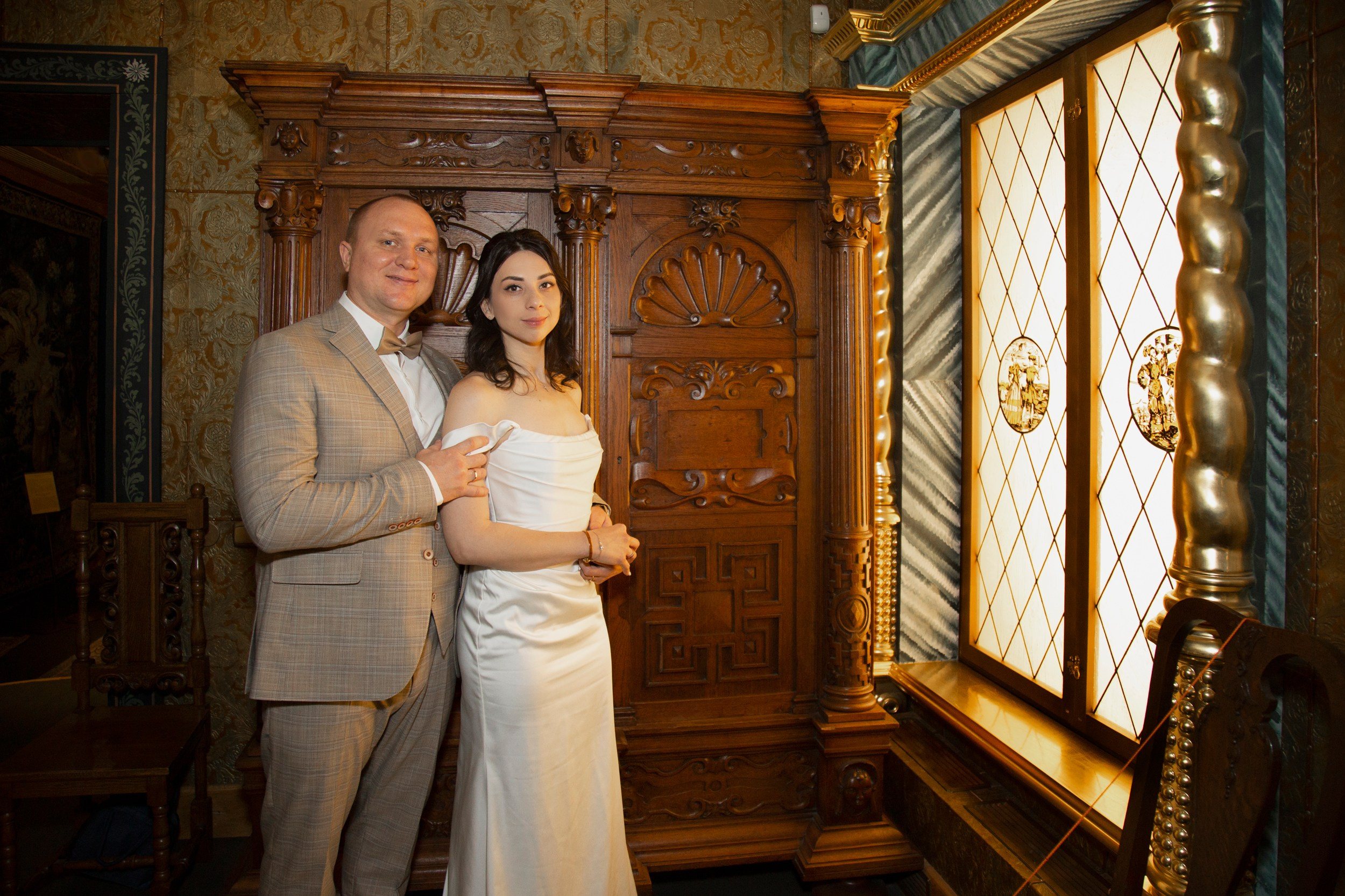 Свадебная фотосессия бракосочетания во Дворце Алексея Михайловича в Коломенском в Москве для Ирины и Андрея. Фотосессия в студии в Москве от профессионального фотографа услуги по доступным ценам