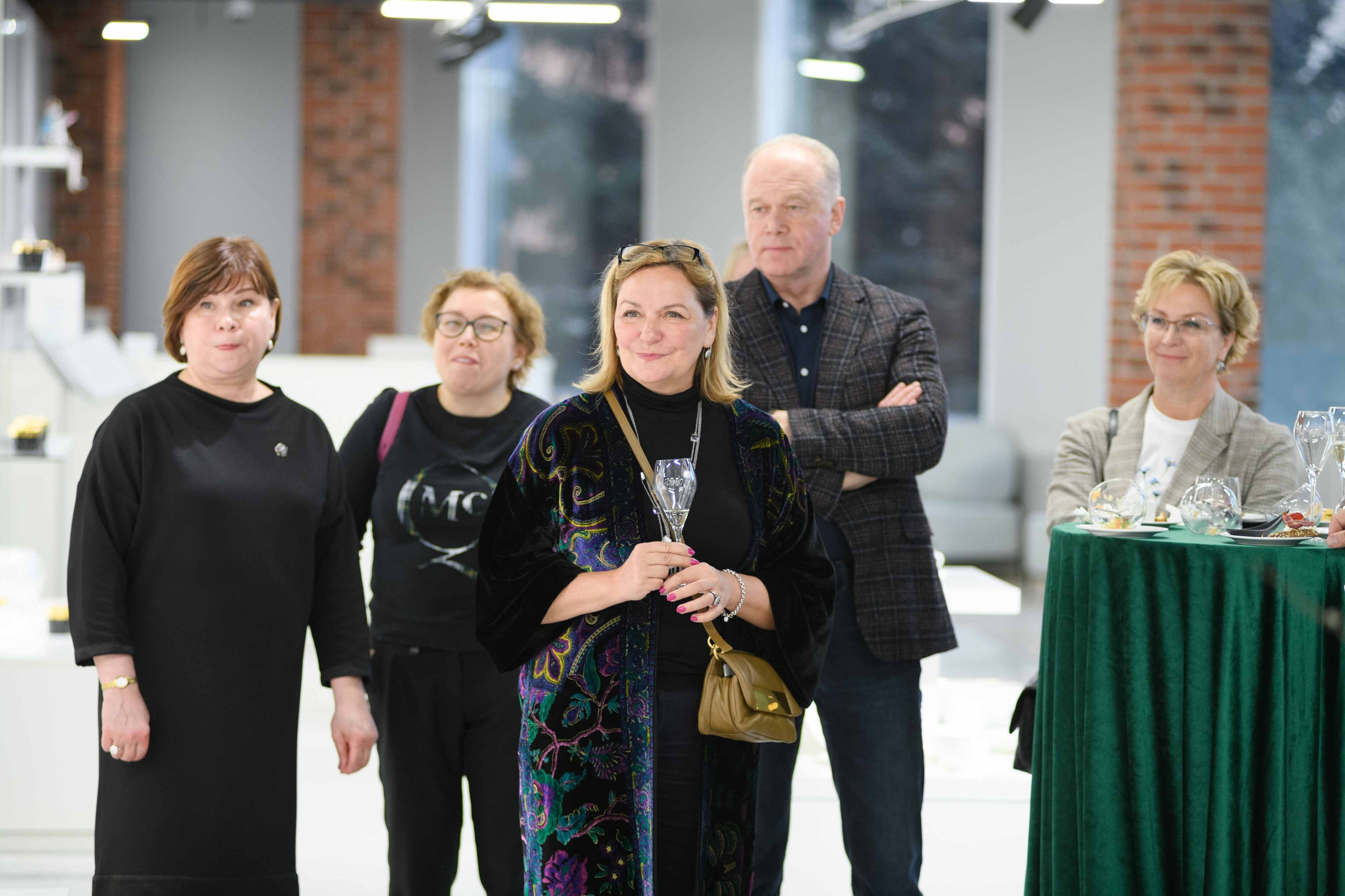 Русские Самоцветы: За кулисами легенды — Фотоальбом об искусстве и производстве