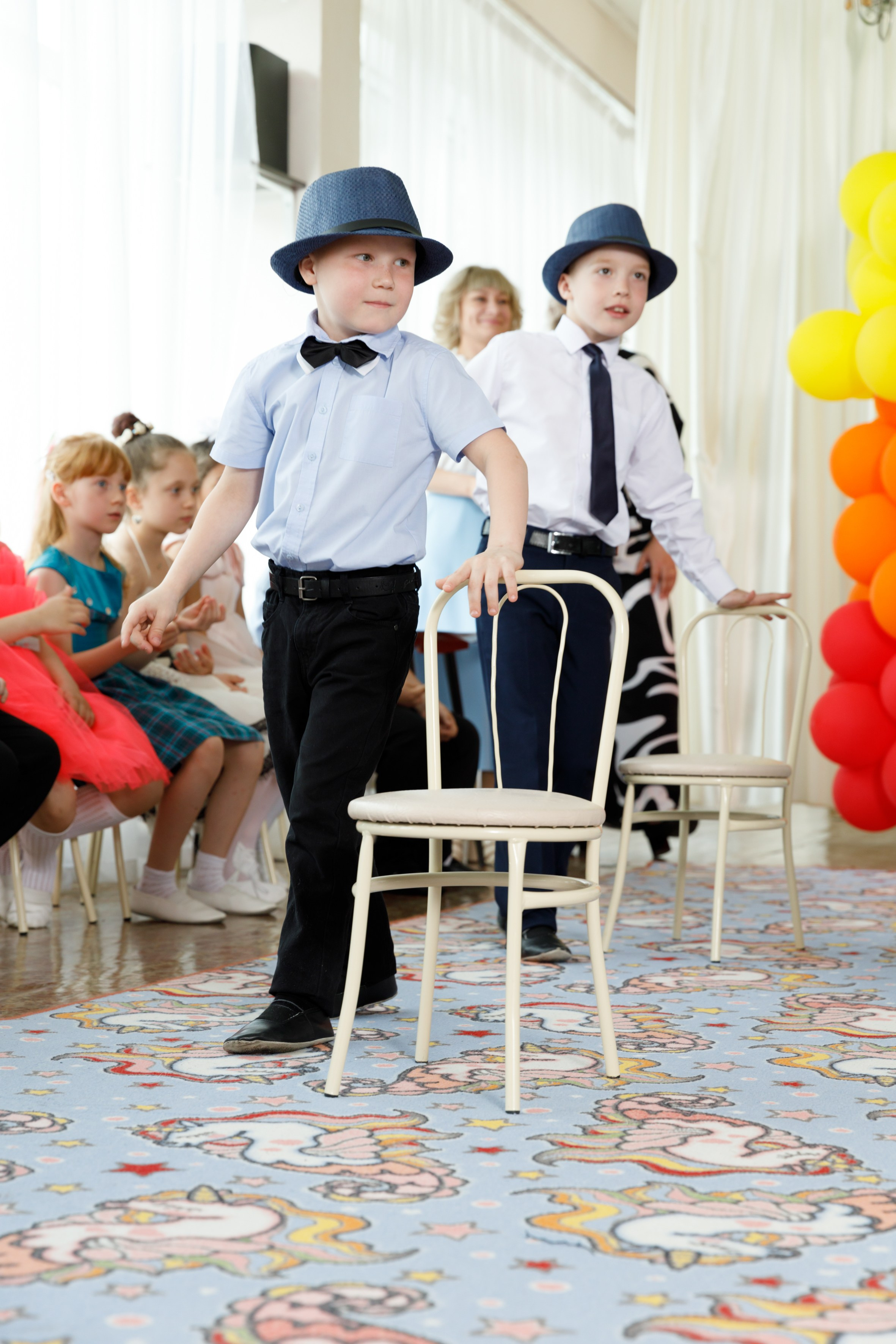 Выпускной в детском саду № 81. Фотограф Анна Телекаева, выпускные альбомы, семейные и репортажные съемки в Омске