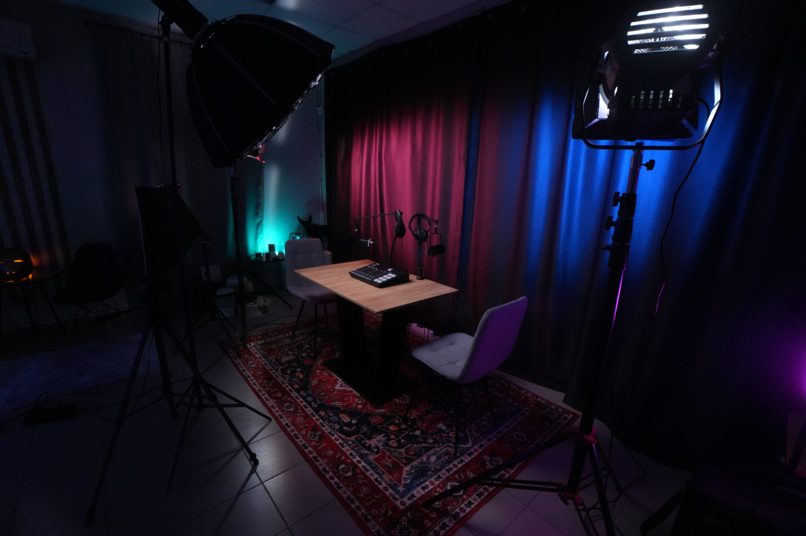 ЯрПодкаст — студия подкастов и видео в Ярославле.Создаём контент, который работает: подкасты, интервью, видео для брендов, блогеров и экспертов.🎧 Запись, монтаж, оформление под ключ.🖥 Современная студия, уютная атмосфера, качественный звук.👉 Забронируй студию — и пусть твой контент зазвучит профессионально.Теги:студия подкастов , видеостудия, контент-студия , подкасты Ярославль видеосъёмка Ярославль, запись подкаста, видеостудия в Ярославле, видеосъемка в ярославле, съемка reels в Ярославле, рилсмейкер в ярославле, запись видеокурса в ярославле