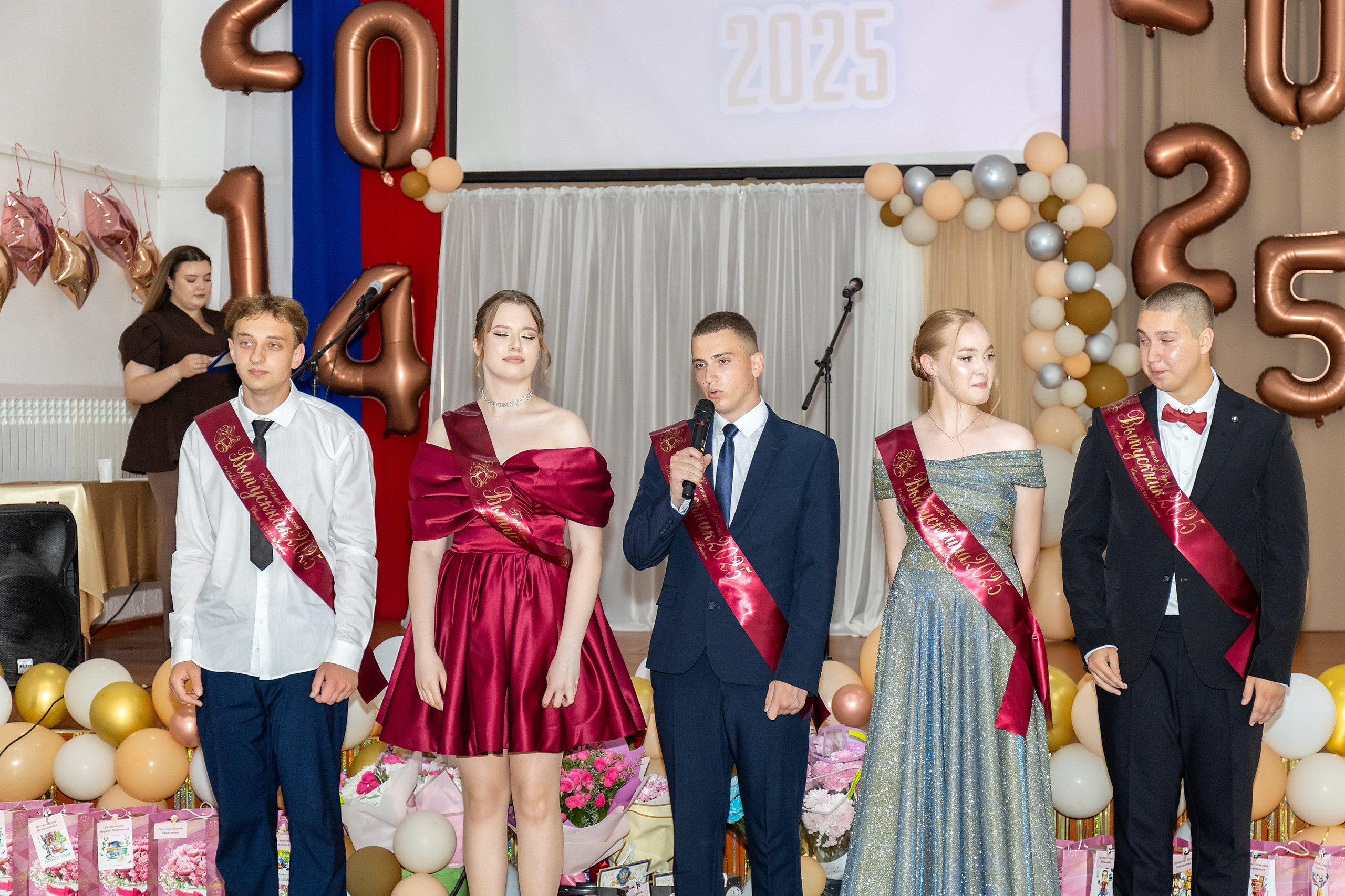 Выпускной. Школа 22, 11 класс. Стильный выпускной альбом Владивосток фотограф Вероника Мигачева