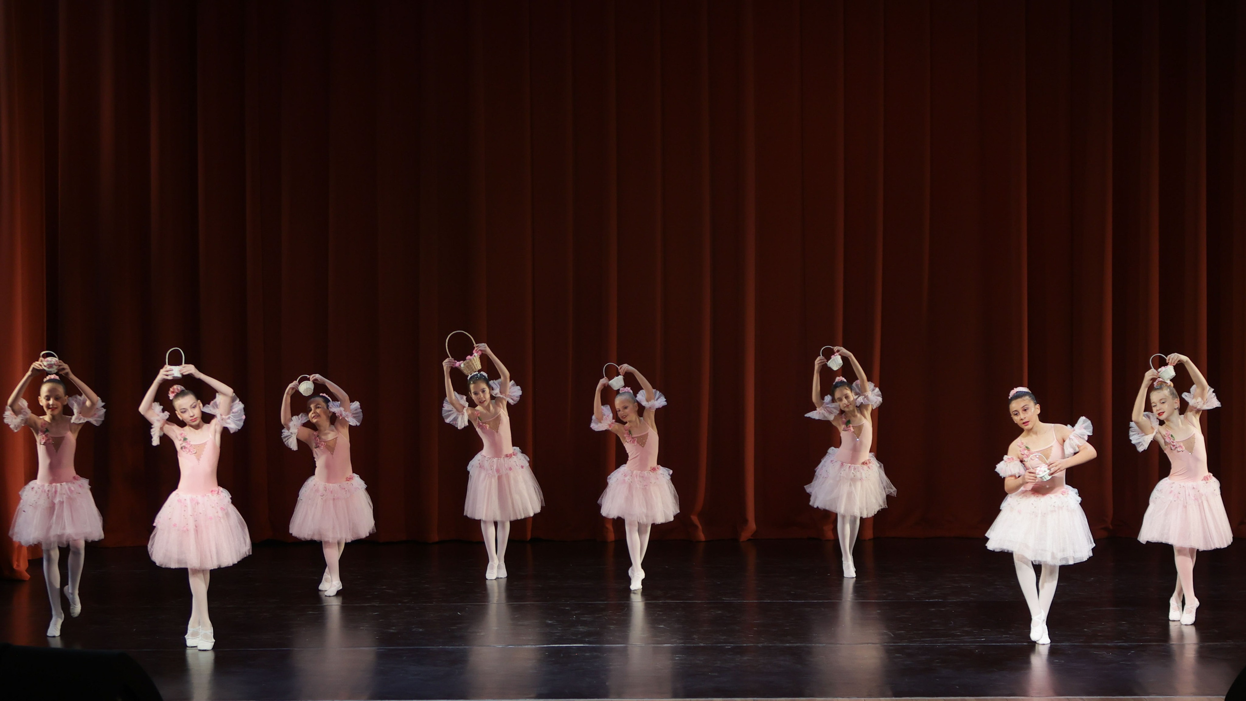 Фестиваль хореографического искусства «КУБОК ЛЕГЕНДЫ — 2025». Выпускные альбомы и школьный фотограф в Подольске, Троицке, Щербинке, Москве и Московской области