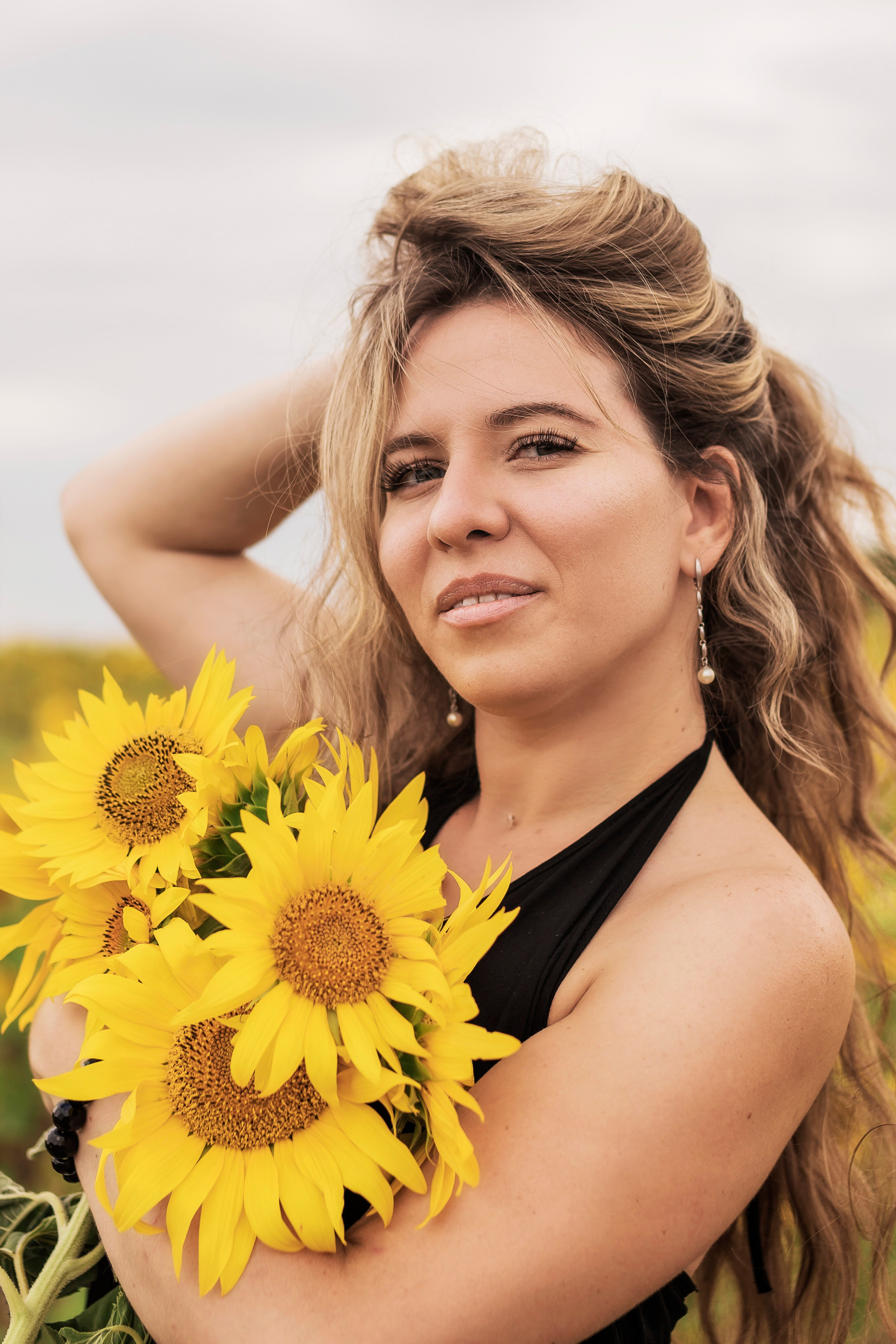 Фото в подсолнухах. Семейный фотограф в Саратове