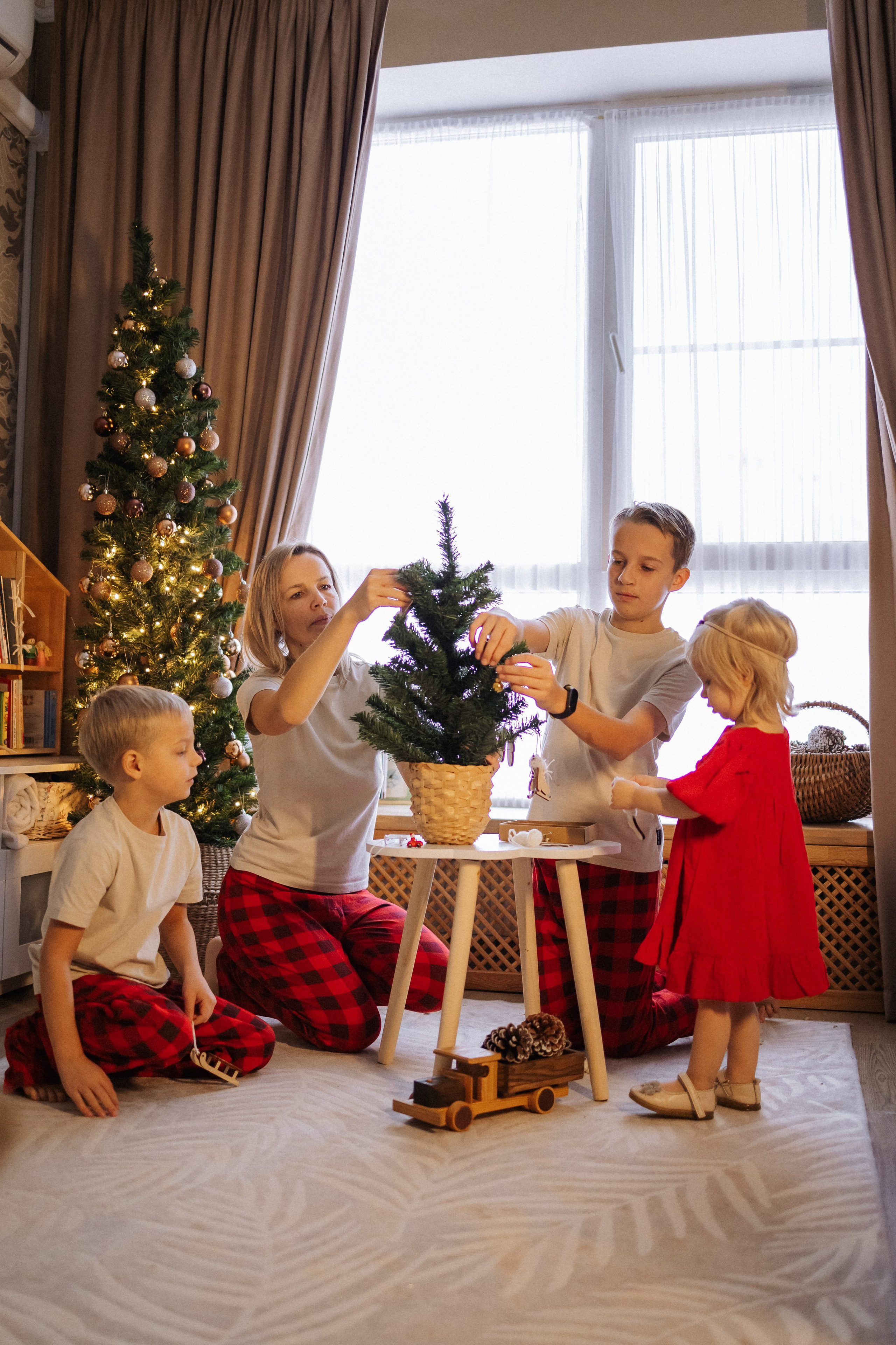 Новогодняя фотосессия дома у Леоновых. Семейный, детский и женский фотограф Дарина Старшинова в Твери