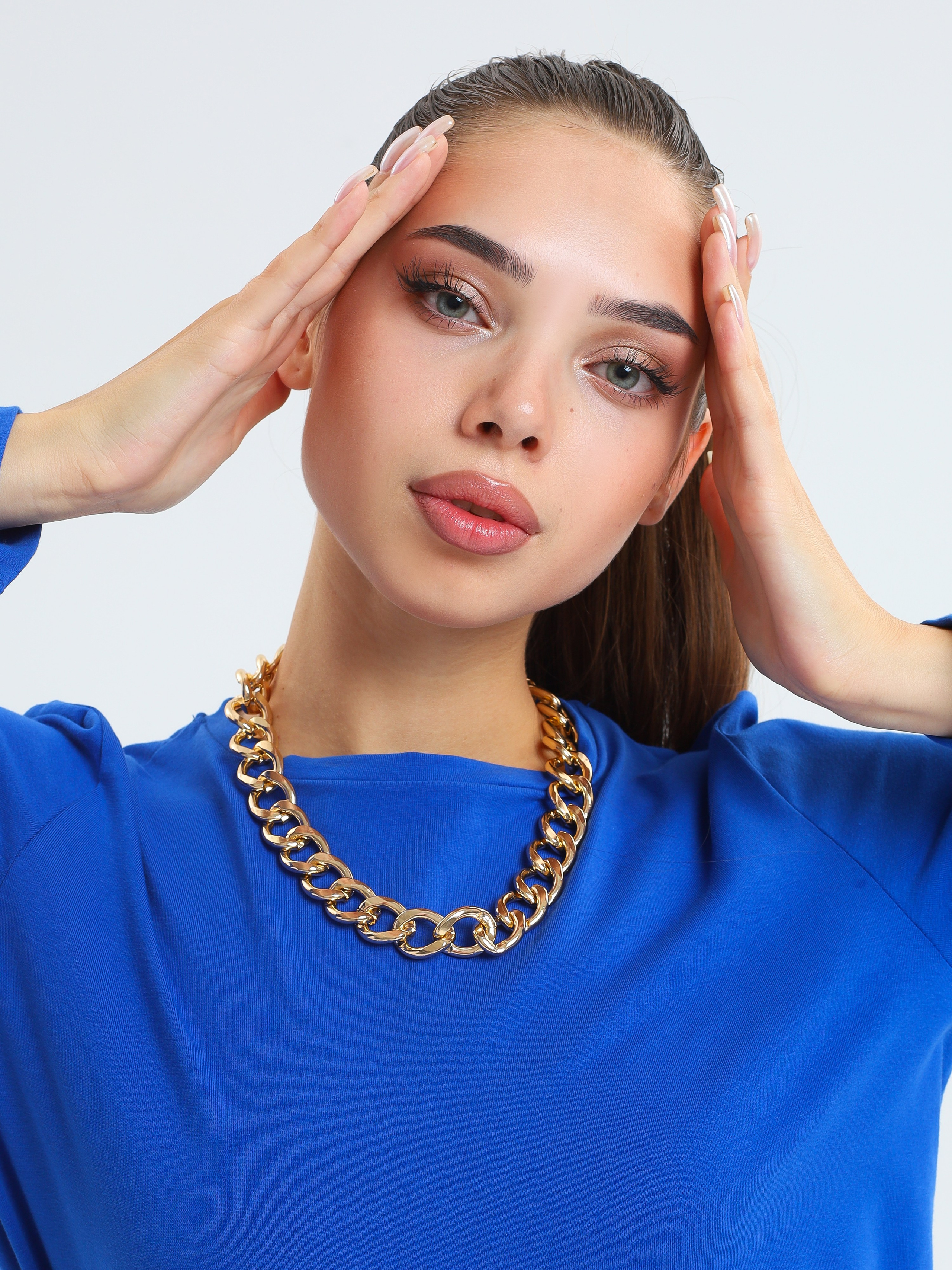 Профессиональная модель для каталога постельного белья.