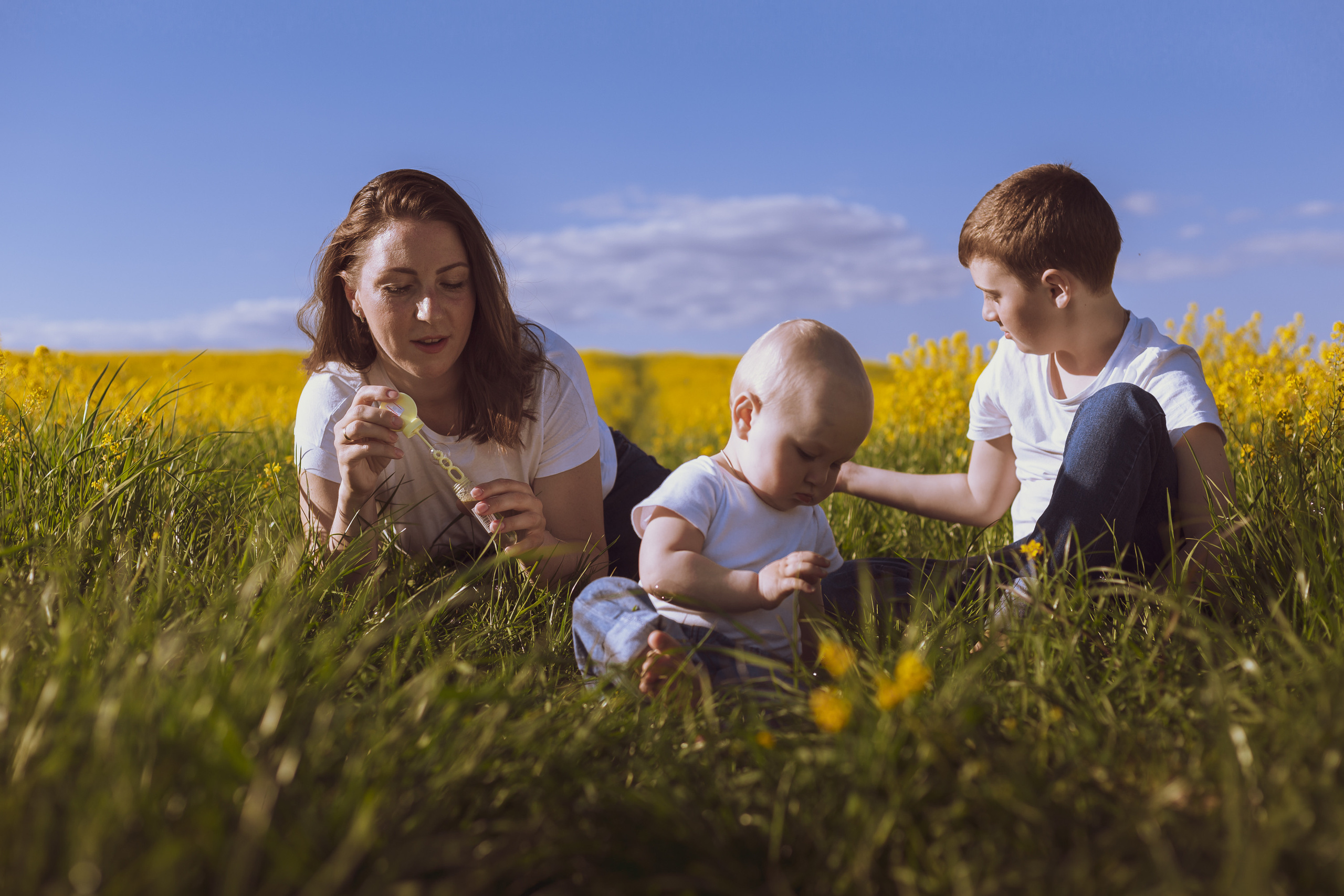 Фотосессия с детьми в цветущих полях | Елена, Приозерск. Женский, семейный и контент фотограф Ирина Ульянова в Санкт-Петербурге
