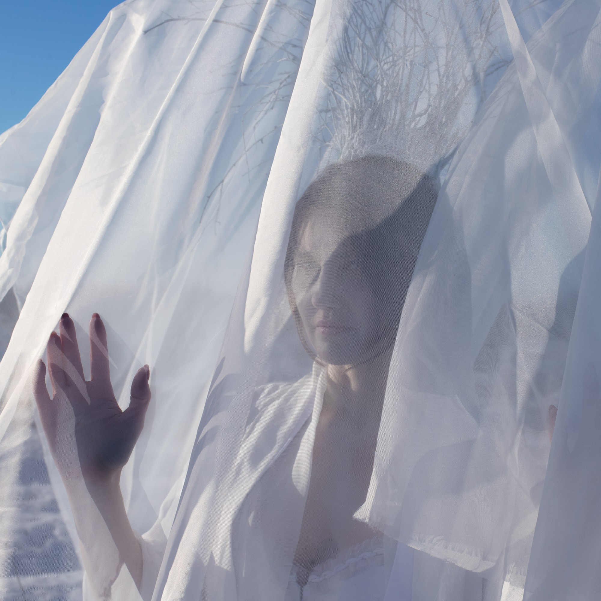 Творческая фотосессия «Призрак тревожности». Необычные портретные фотосессии под ключ в Москве