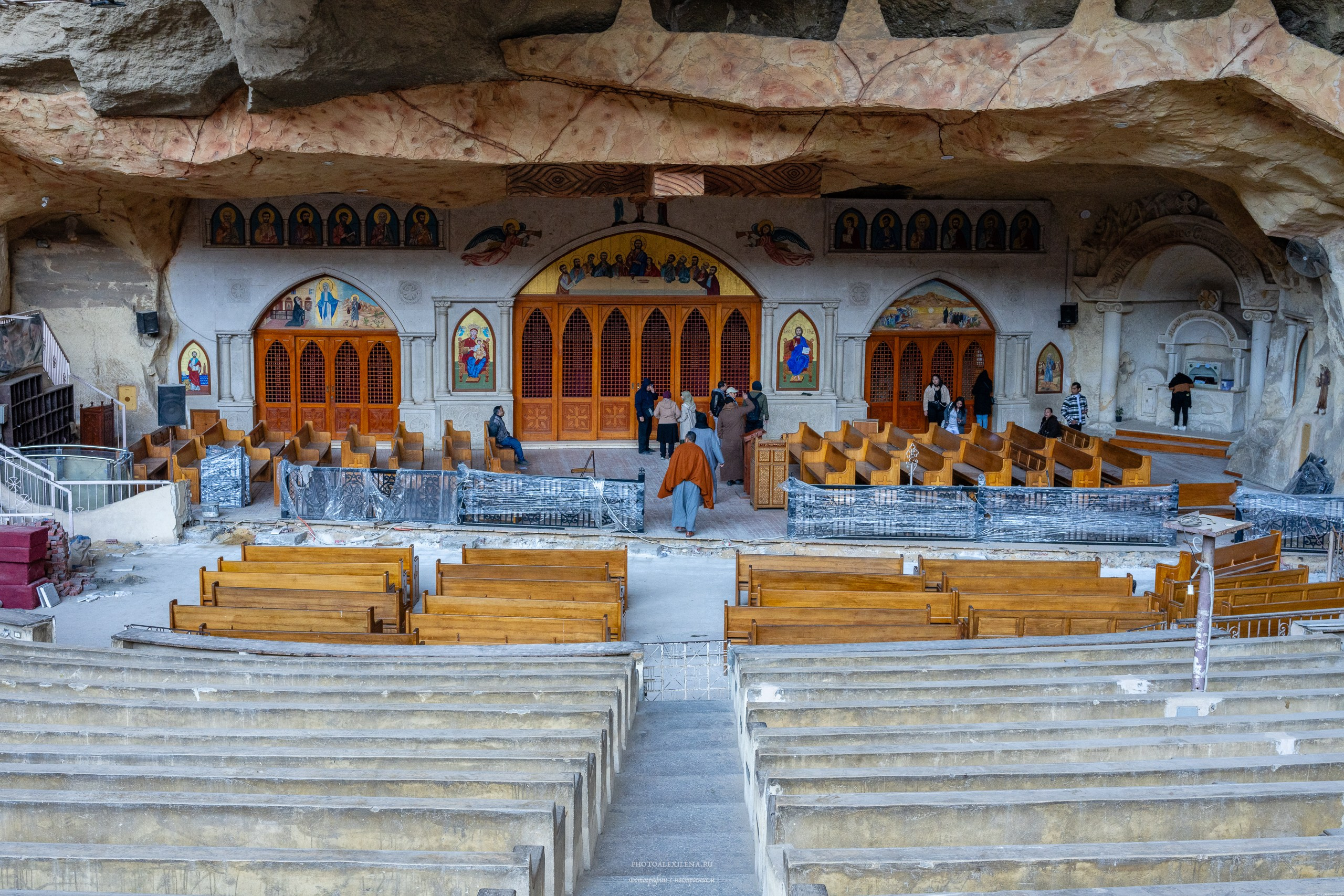 Пещерный монастырь и город мусорщиков. Авторские стильные фотокартины