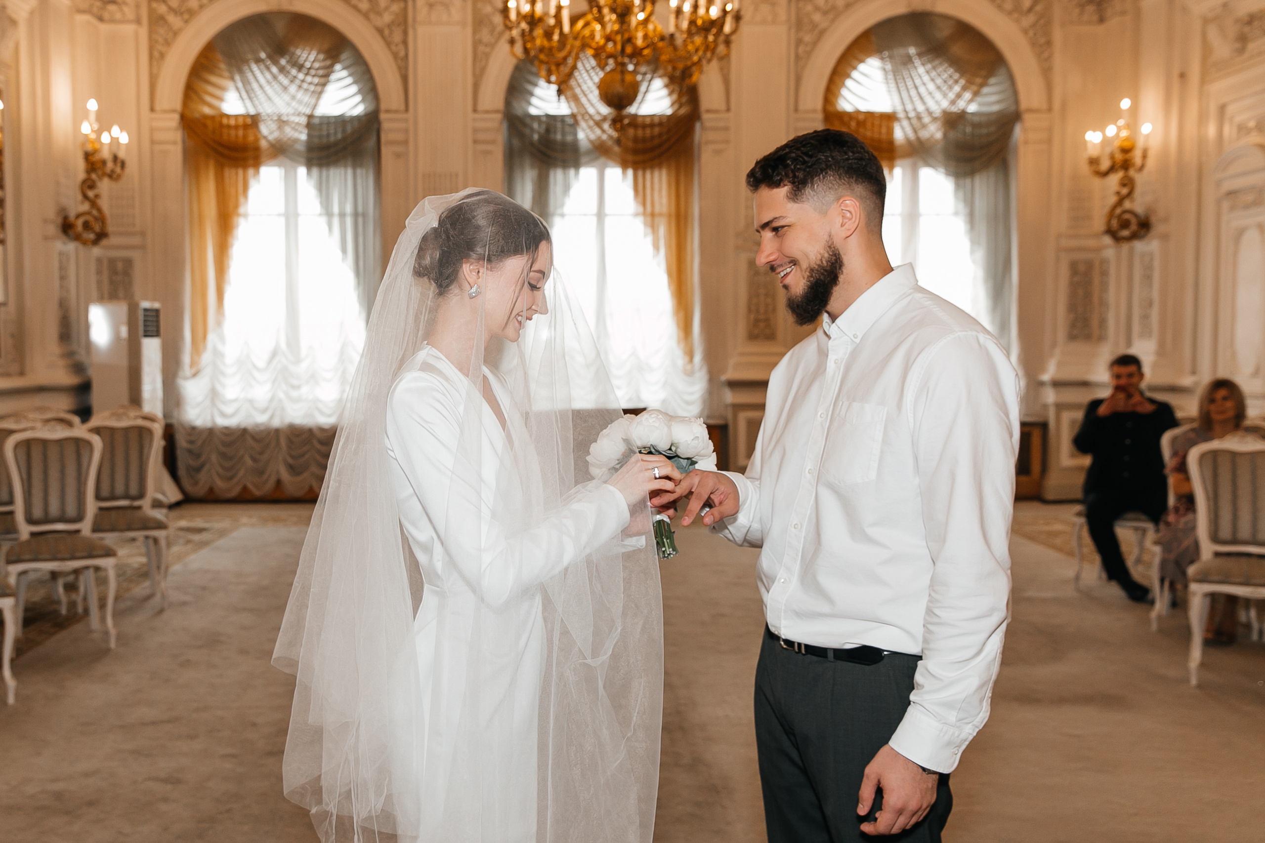 Портретные фотографии молодожёны свадебная фотосессия сборы невесты