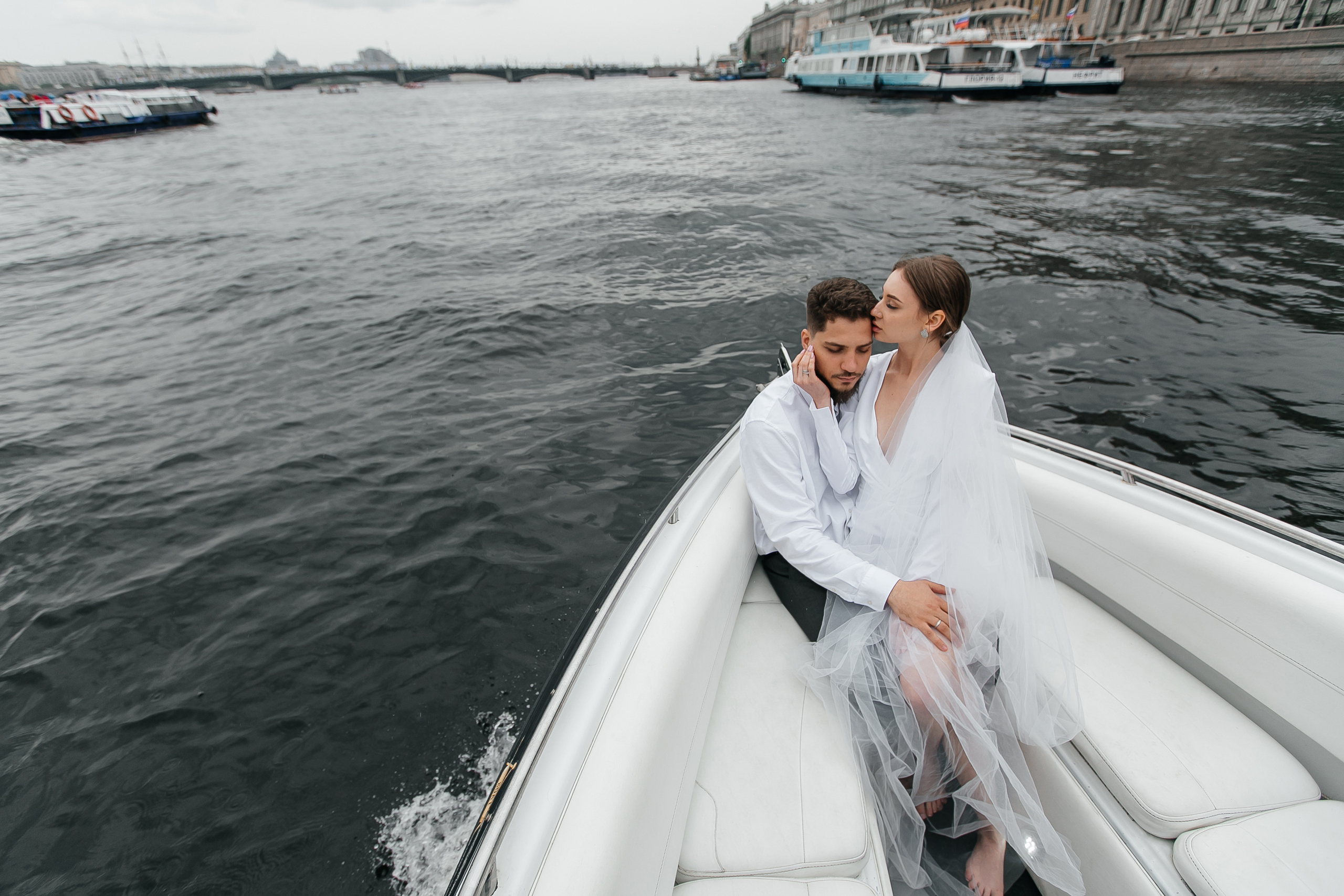 Портретные фотографии молодожёны свадебная фотосессия сборы невесты