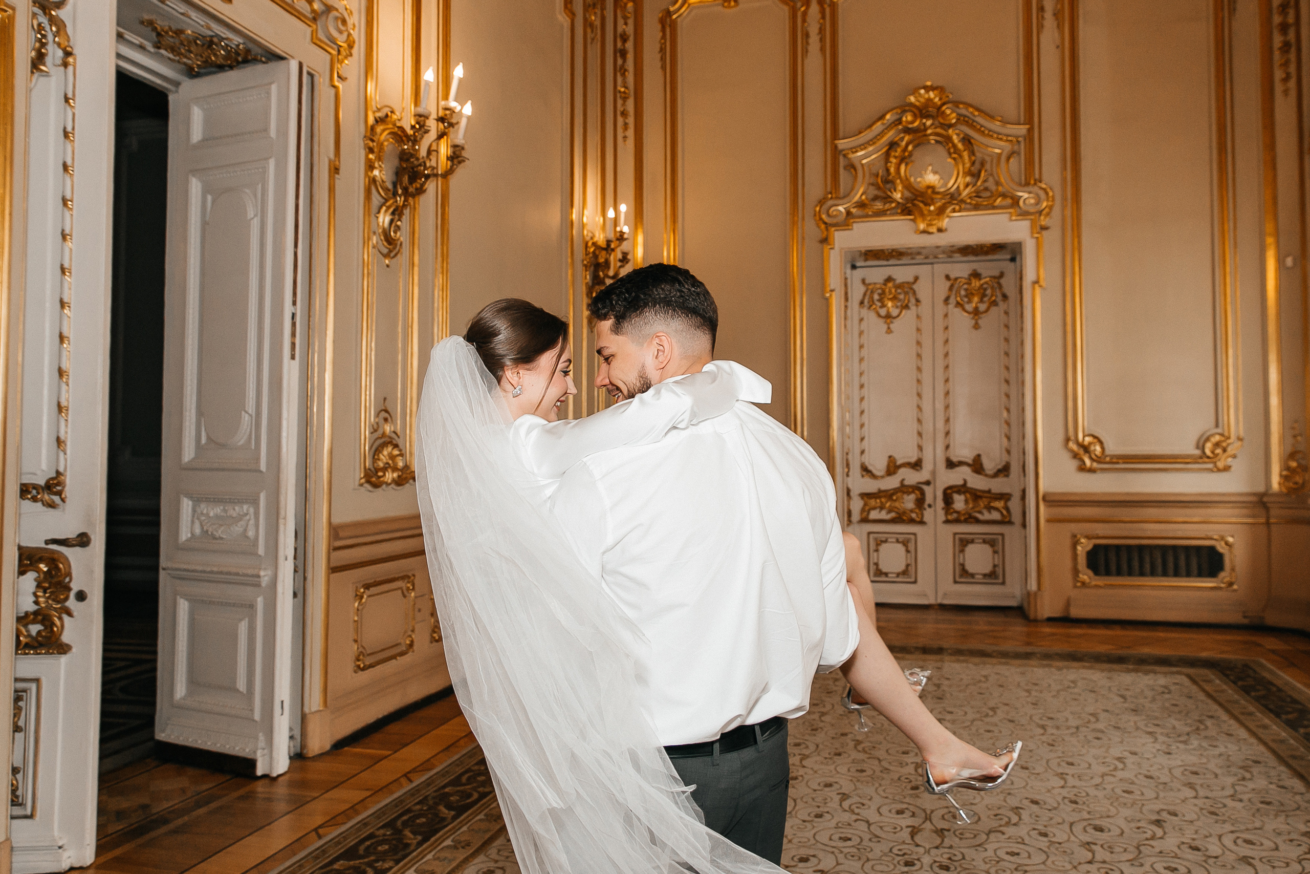 Портретные фотографии молодожёны свадебная фотосессия сборы невесты