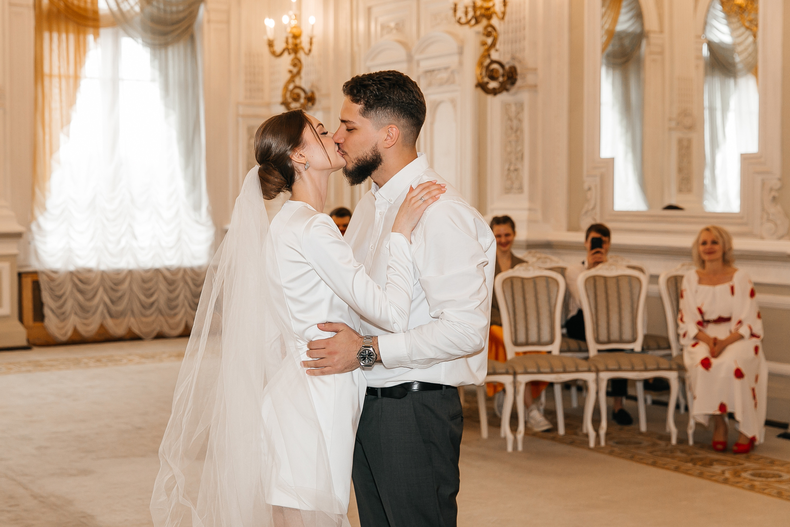 Портретные фотографии молодожёны свадебная фотосессия сборы невесты