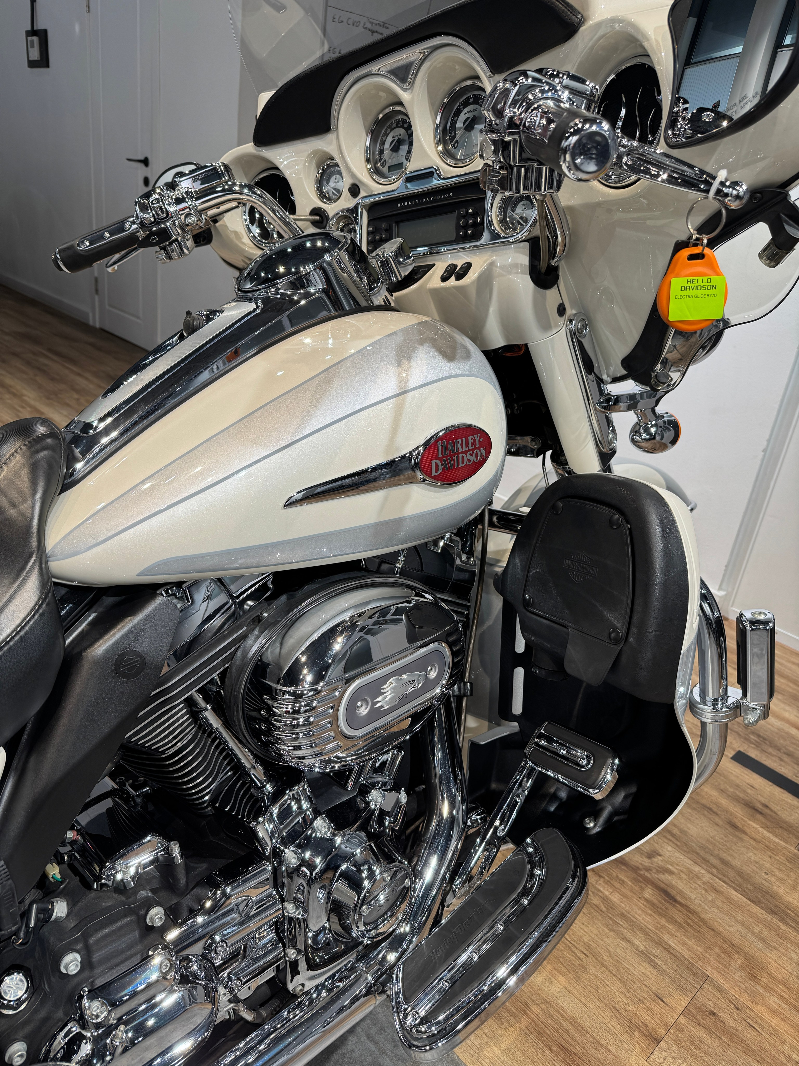 Harley Davidson CVO Electra Glide (White Frost) (Touring) — купить мотоцикл. Hello Davidson, Москва. Только хорошие мотоциклы…