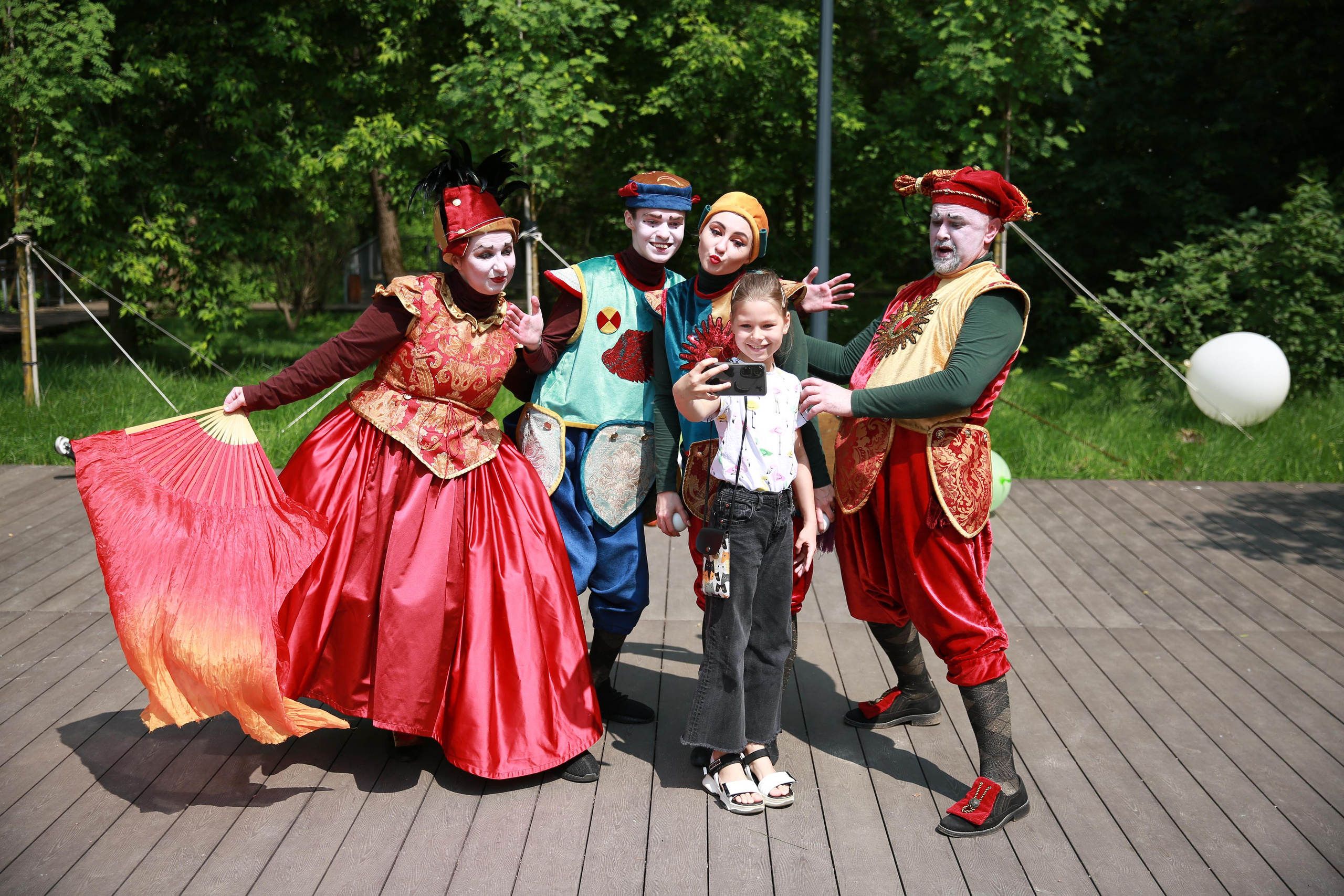 Фабрика радости от «Яркие люди». ZAGLADIN Bureau