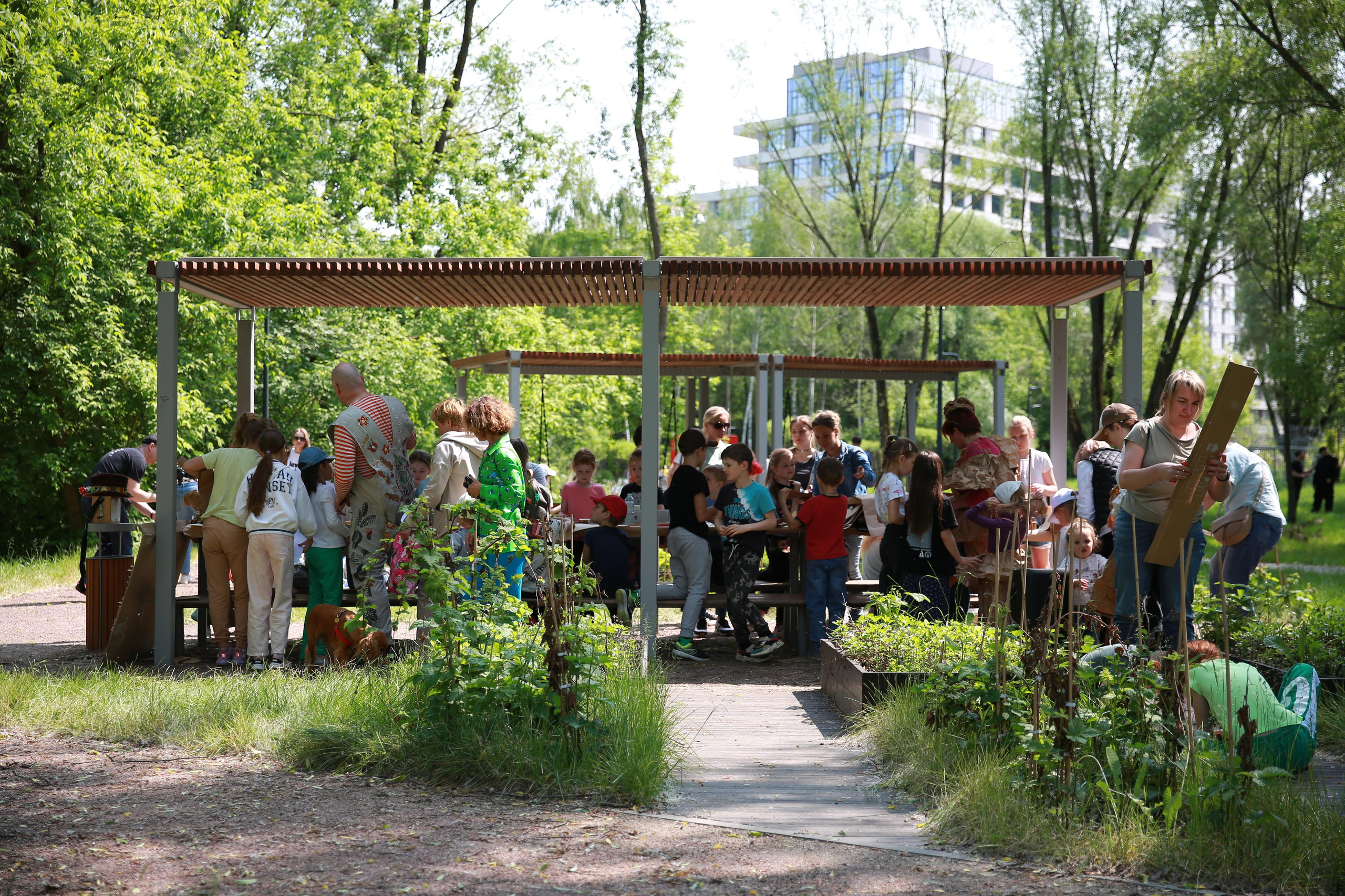 Фабрика радости от «Яркие люди». ZAGLADIN Bureau