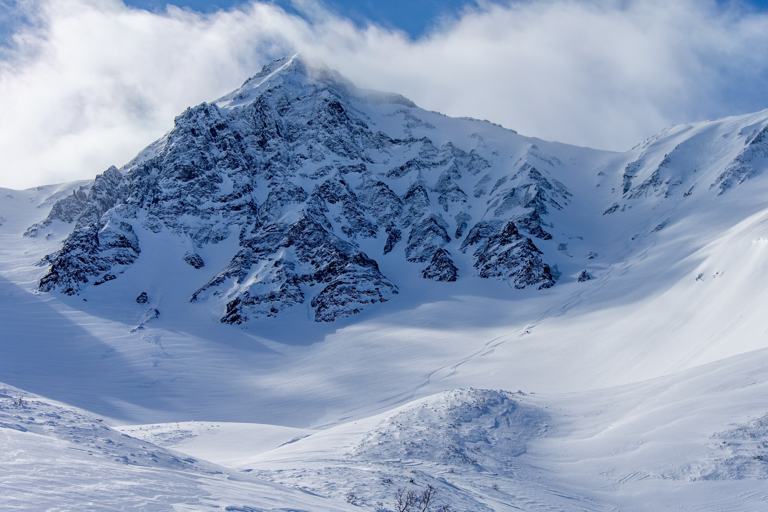 Хели-ски на Камчатке на Ми-8 — катание среди вулканов. Время Камчатки: чтобы найти свой путь, нужно скорость умножить на время