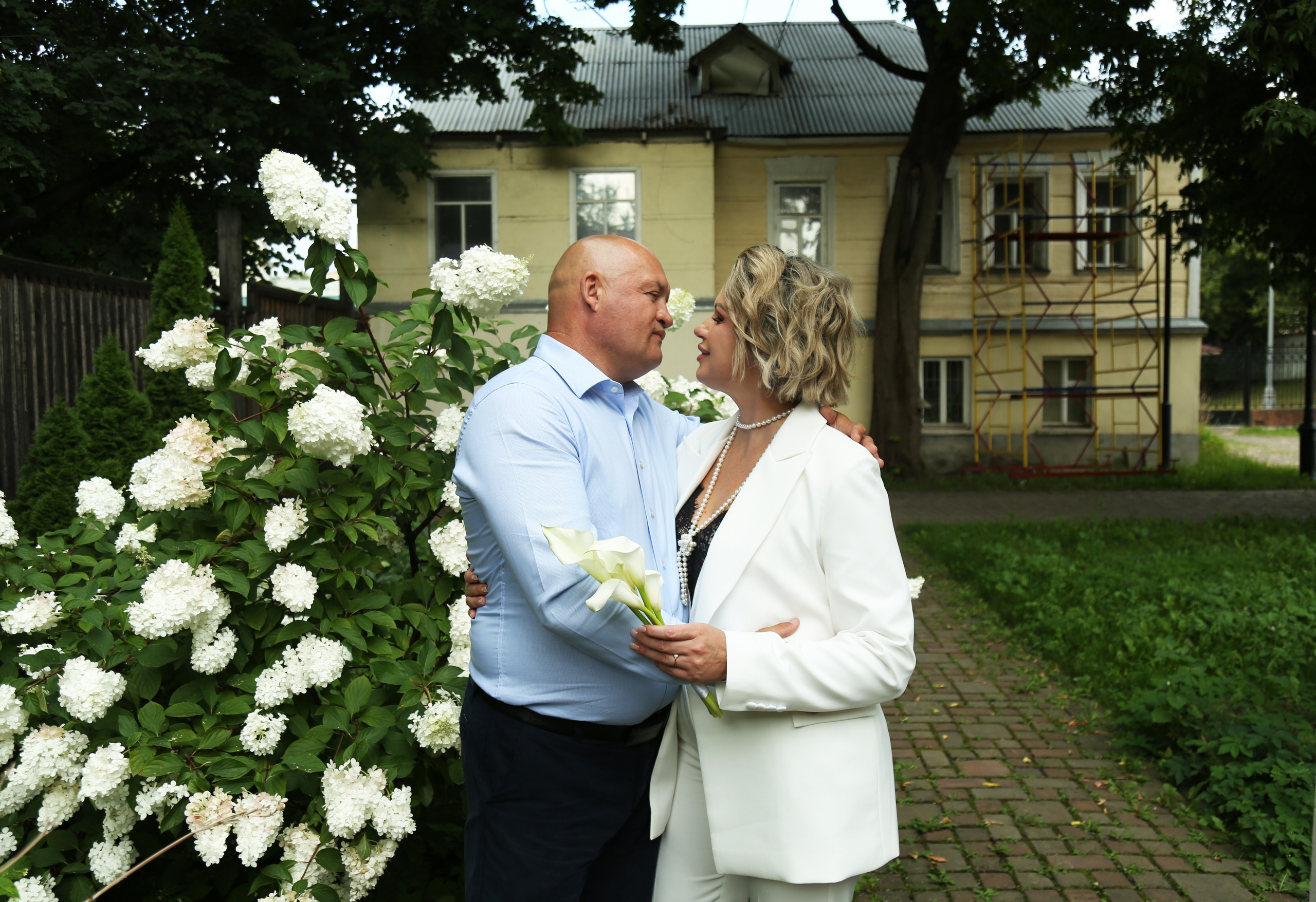 ЗАГСе Храма Матроны Московской свадебная фотосессия. Фотосессия в студии в Москве от профессионального фотографа услуги по доступным ценам