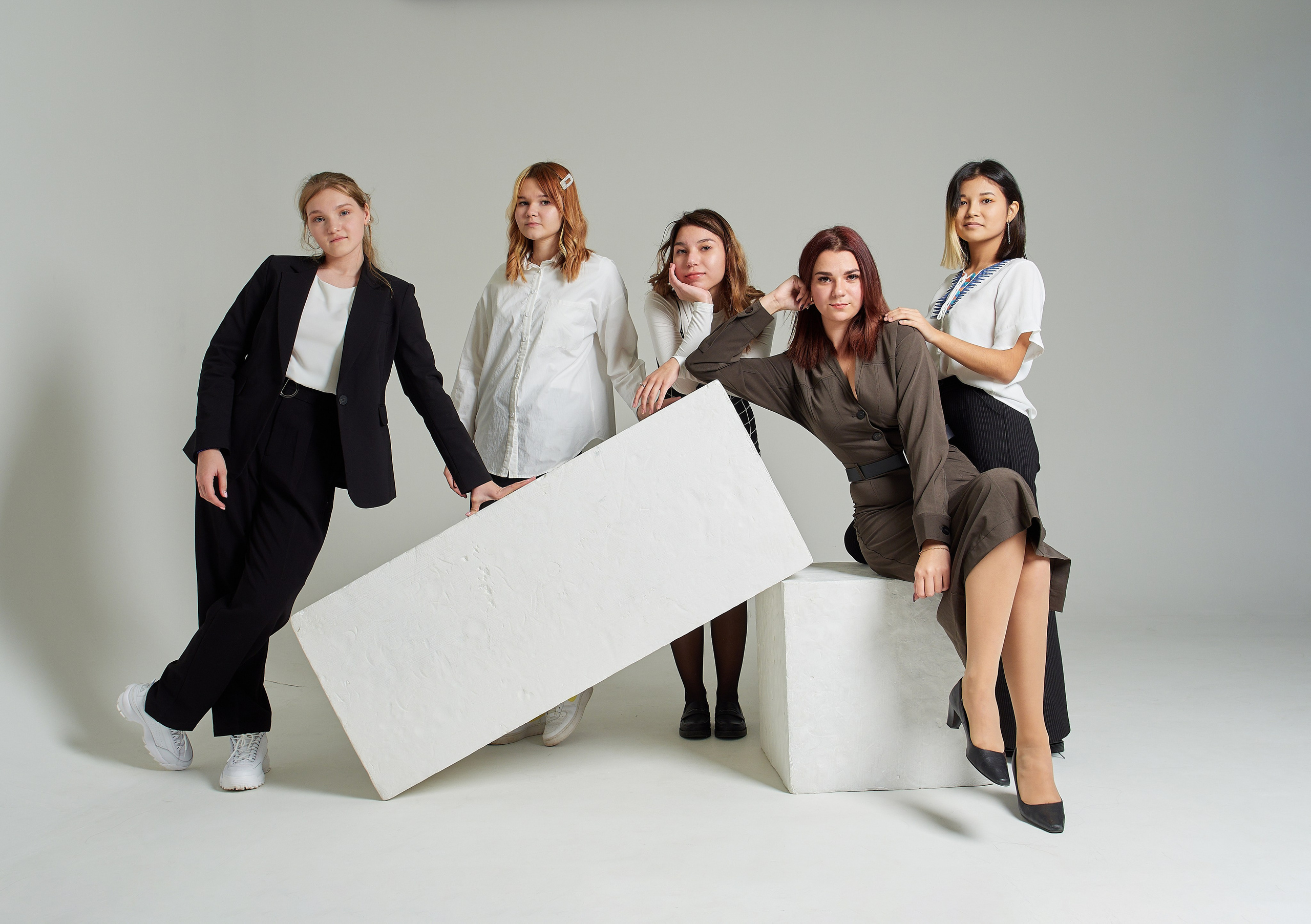 Выпускные альбомы. Студийный, семейный, свадебный, фэшн и ню фотограф в Астрахани, производство выпускных альбомов. Руслан Кондрашин