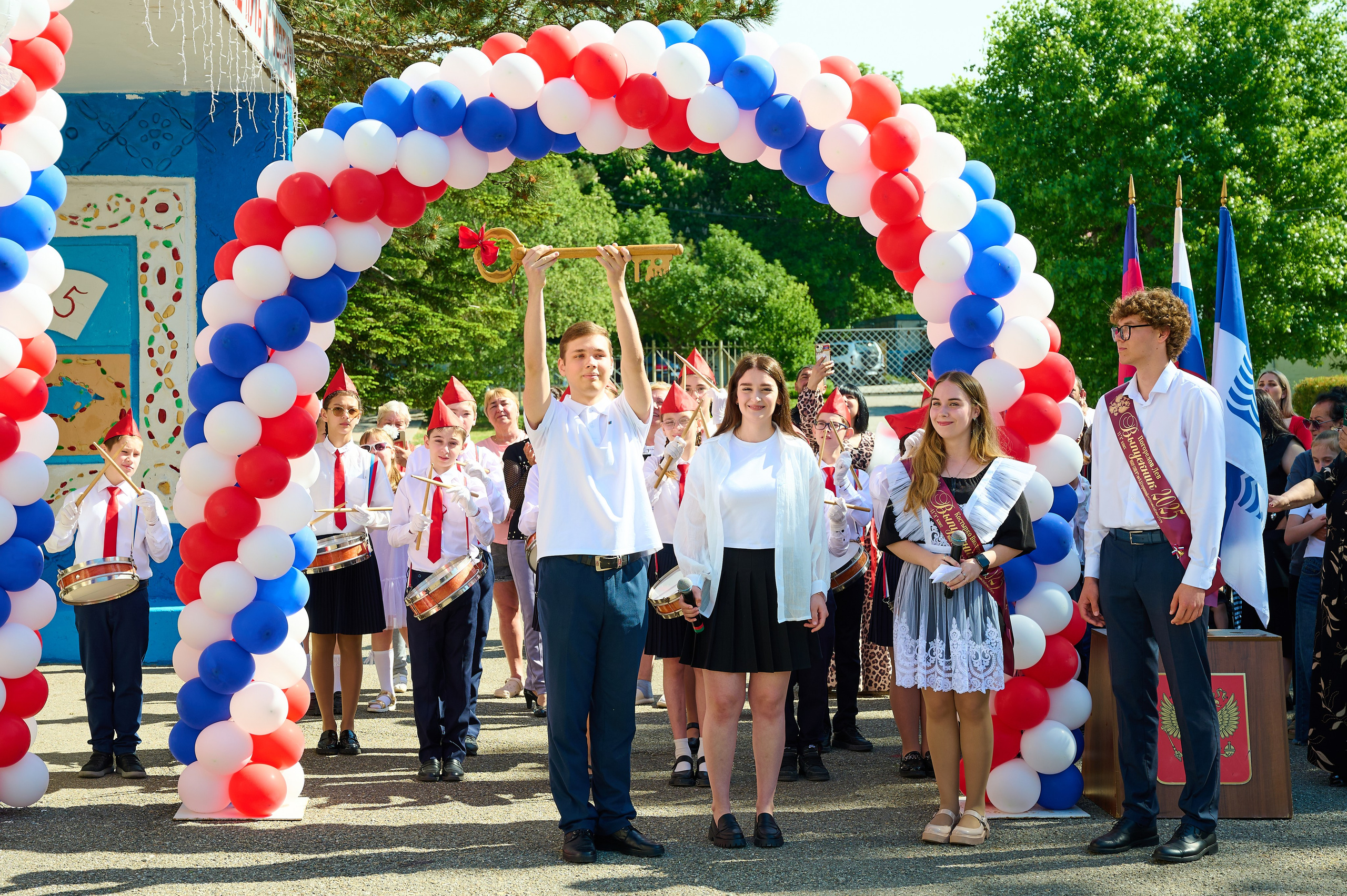 Последний звонок 2025. Жизнь курорта Кабардинка в фотографиях