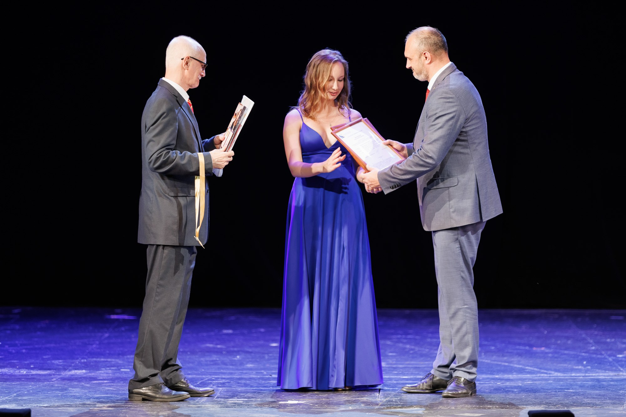 Выпускной вечер в Севастопольской гимназии № 1 имени А. С. Пушкина. Свадебный фотограф, фотосъемка в Крыму, Севастополе, Симферополе, Ялте