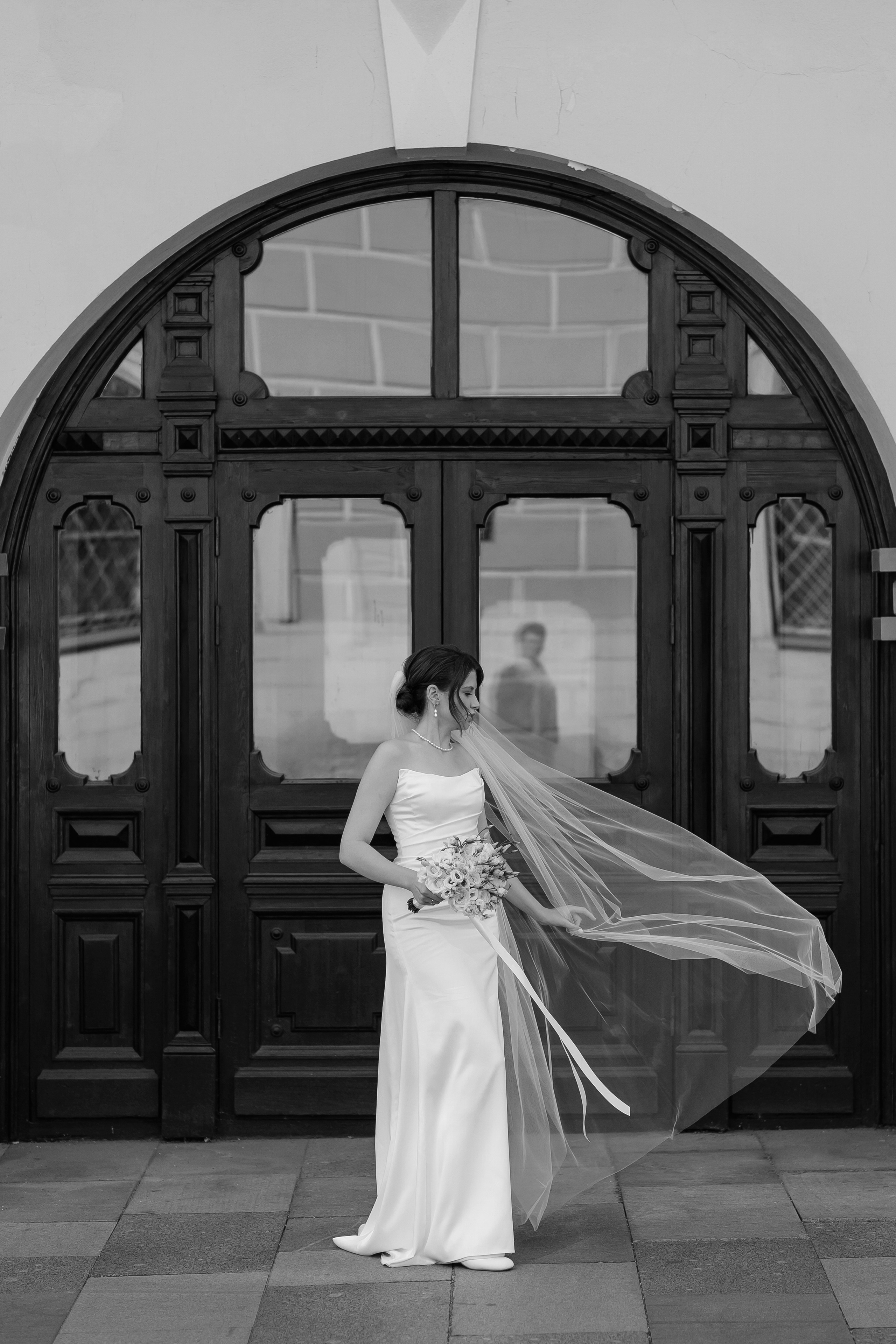 Свадебная фотосессия на улицах в центре Москвы