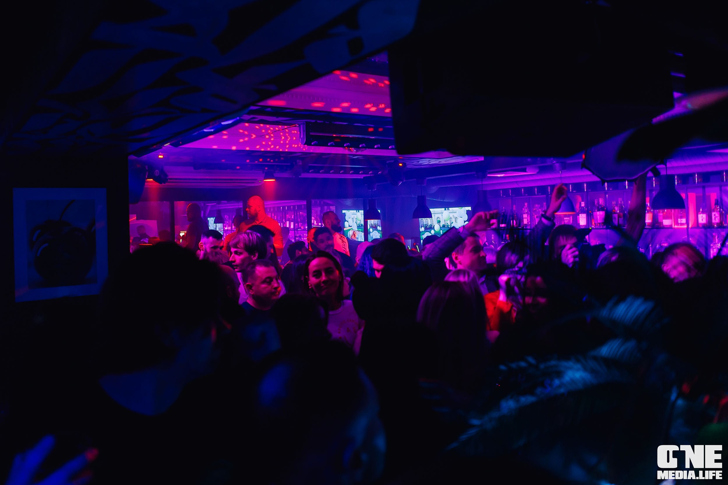 Репортаж с субботней тусовки в Nisha. One Media Life: фоторепортажи, фотоотчеты с мероприятий и заведений