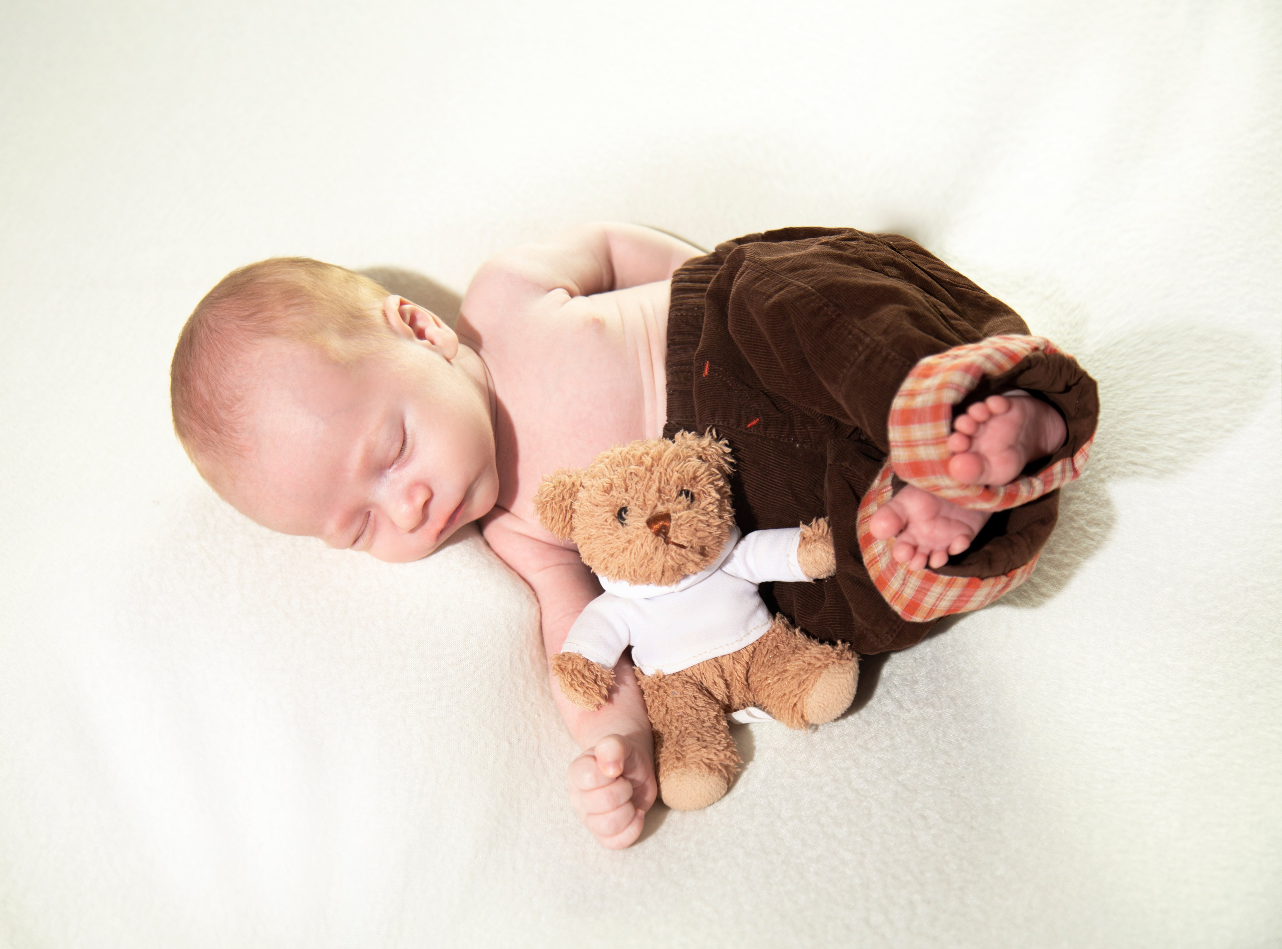 Фотосессия новорожденного мальчика в Москве. Фотосессия в студии в Москве от профессионального фотографа услуги по доступным ценам