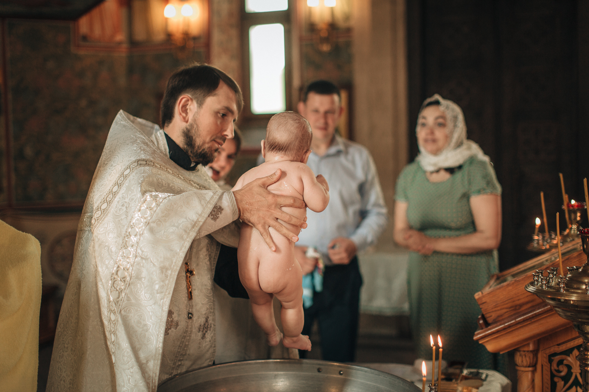 Крещение Ильи в храме преподобного Сергея Радонежского на Рязанке. Детский и семейный фотограф с животными в Москве Гурьева Надежда